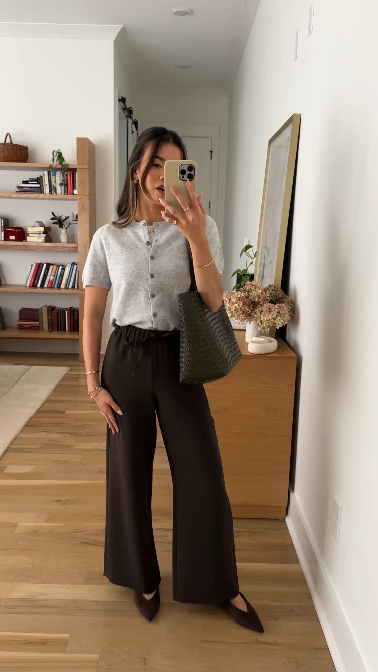 Are you looking for comfy work pants? These @Aritzia lodge pants have a drawstring waist and are petite friendly!

Sizing info:
-Aritzia Bare Cashmere Noteworthy Shortsleeve Cardigan (Size Small in Heather Chrome)
-Aritzia The Lodge Pant Crepette (Size 2XS Short in Cacao Nib Brown)
-Aritzia HomeStretch Smooth Tune T-Shirt (Size Small in White) 


Aritzia best sellers, best pieces from Aritzia for petite, Aritzia pants for petite, what pants from Aritzia will fit if youre petite, Petite style guide, how to dress if you’re petite, Petite style, petite fashion, mom outfit, mom style, petite pants, petite outfit ideas, petite outfits, best pants for petite, petite lodge pants, fall style, fall outfits, autumn outfit, vacation outfits, Aritzia trousers for petite, Aritzia try on, fall sweater, aritzia sweater

#LTKootd #LTKSeasonal #LTKPetite