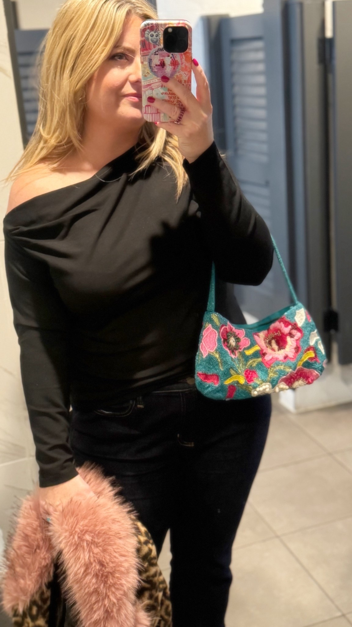 Date Nite 🫶🏻 this off the shoulder top and dark boot cut jeans are such chic staples.
I plan on wearing them like crazy!

#LTKFindsUnder50 #LTKMidsize #LTKHoliday