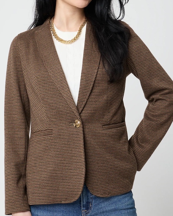 Brown houndstooth blazer

#LTKSeasonal #LTKSaleAlert