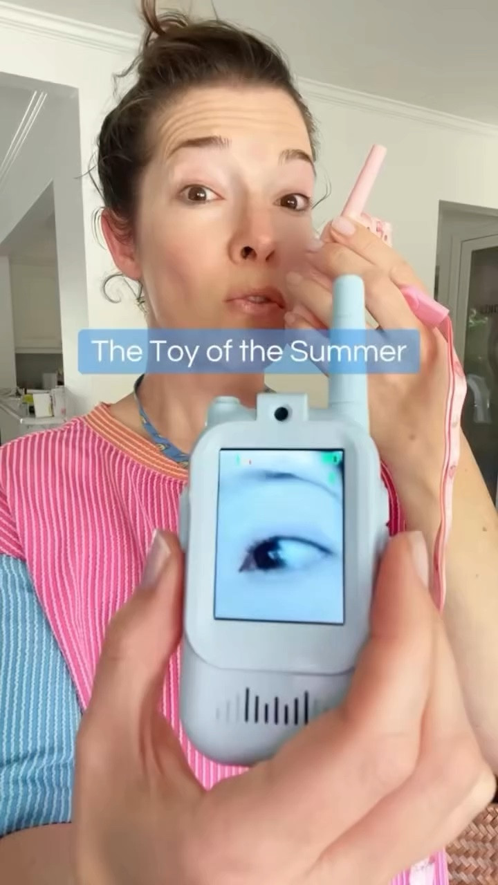 📱Comment “shop” and I’ll send you all the details!
✨(Make sure to follow or you may not receive the message) 

My kids are obsessed with these video walkie talkies - they come in other colors too 

#kidstoys #screenfreeactivities
#kidssummeractivities #videowalkietalkie #summeractivities