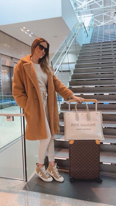 Gorgeous travel outfit 
It’s so comfortable and stylish 
Fits true to size 
I’m wearing a size small 

#LTKstyletip #LTKshoecrush #LTKitbag