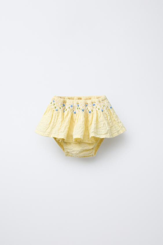 FEW ITEMS LEFTEMBROIDERED RUFFLE BOTTOMS$ 25.90Vanilla | 4493/505/727Add to cartAddBottoms with e... | Zara US