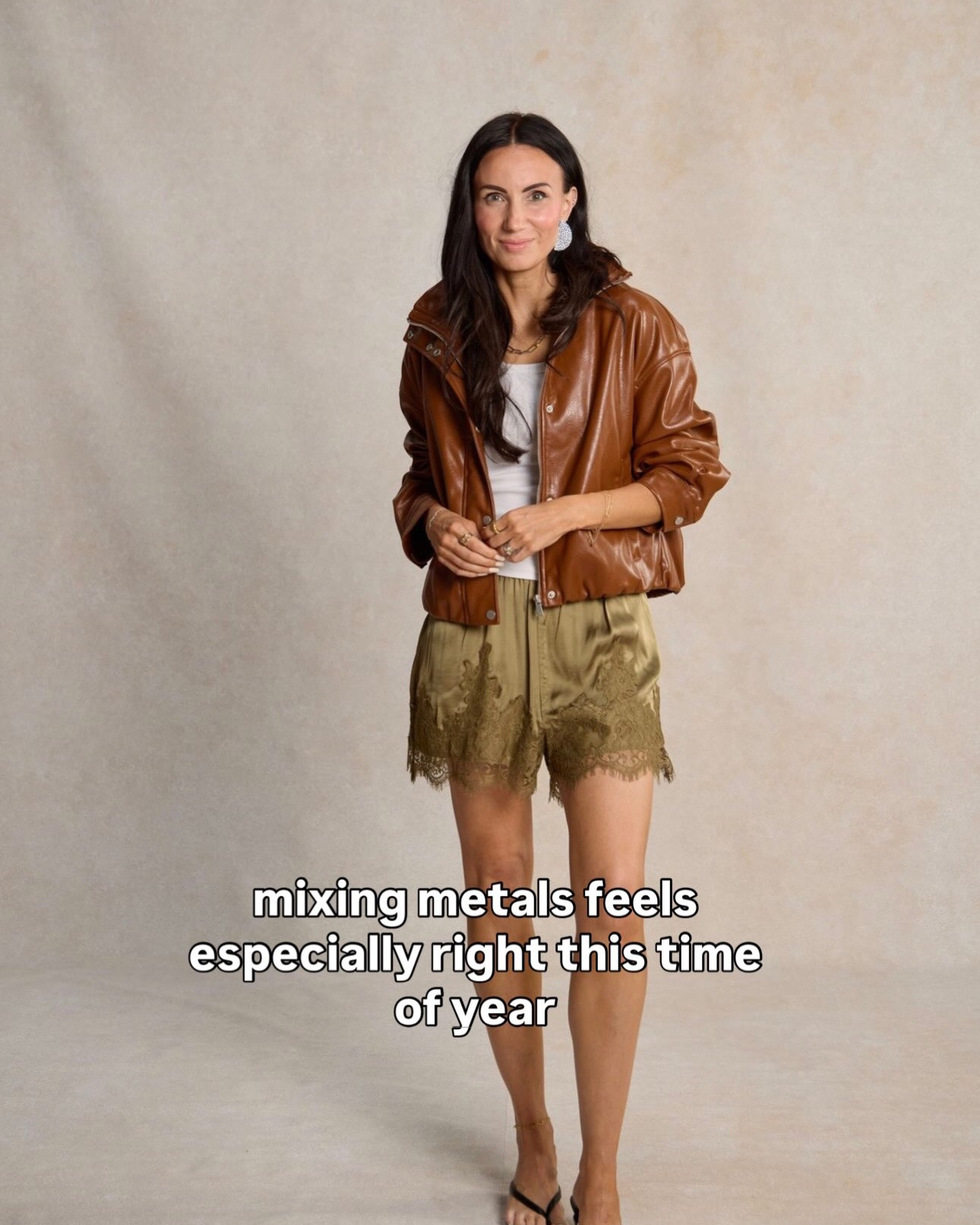 Are you more gold or silver? That’s ok- just lean toward your favorite and add a little of the other. 60/40 or 70/30 is ok. Even 90/10 can feel a little adventurous 😉 new mixed metal styles on @nickelandsuede (there are many more!) #mixedmetal
