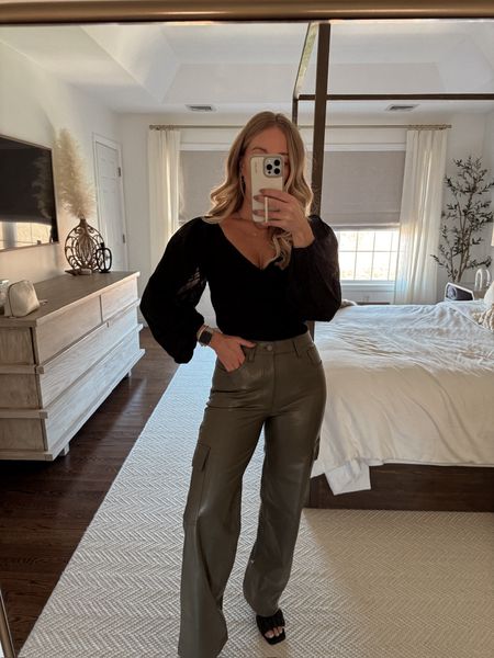 25% off Abercrombie’s entire site for members + an extra 15% off with code CYBERAF

Wearing a small in the top & 27 in bottoms. 

Date night, fall style, Abercrombie sale, neutral outfit, cyber sale, dinner outfit 

#LTKCyberWeek #LTKstyletip #LTKsalealert
