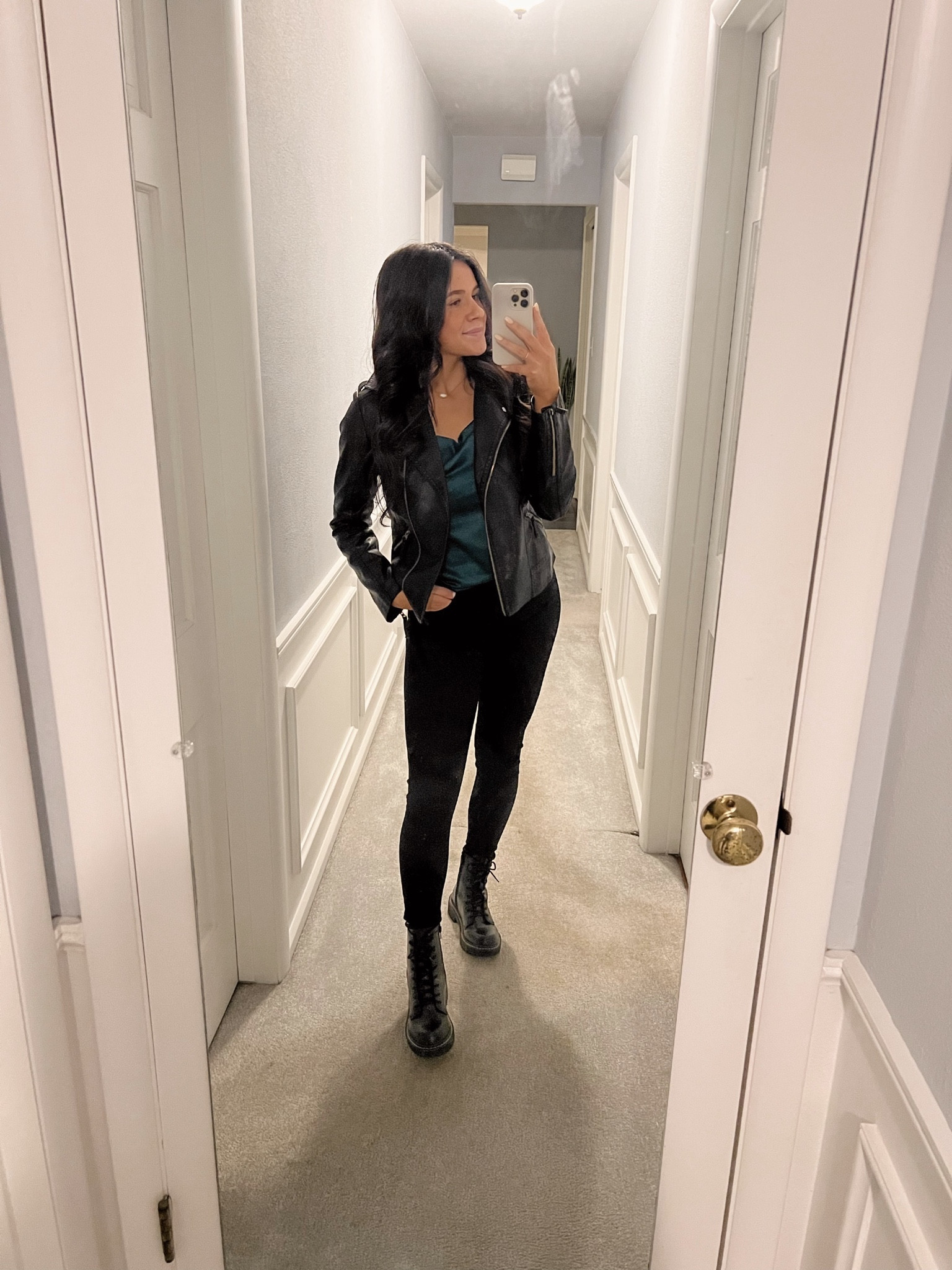 twin with me!! 

S in top 
M in jacket
24 in levis 
7 in boots
TTS


#LTKfit #LTKitbag #LTKHoliday