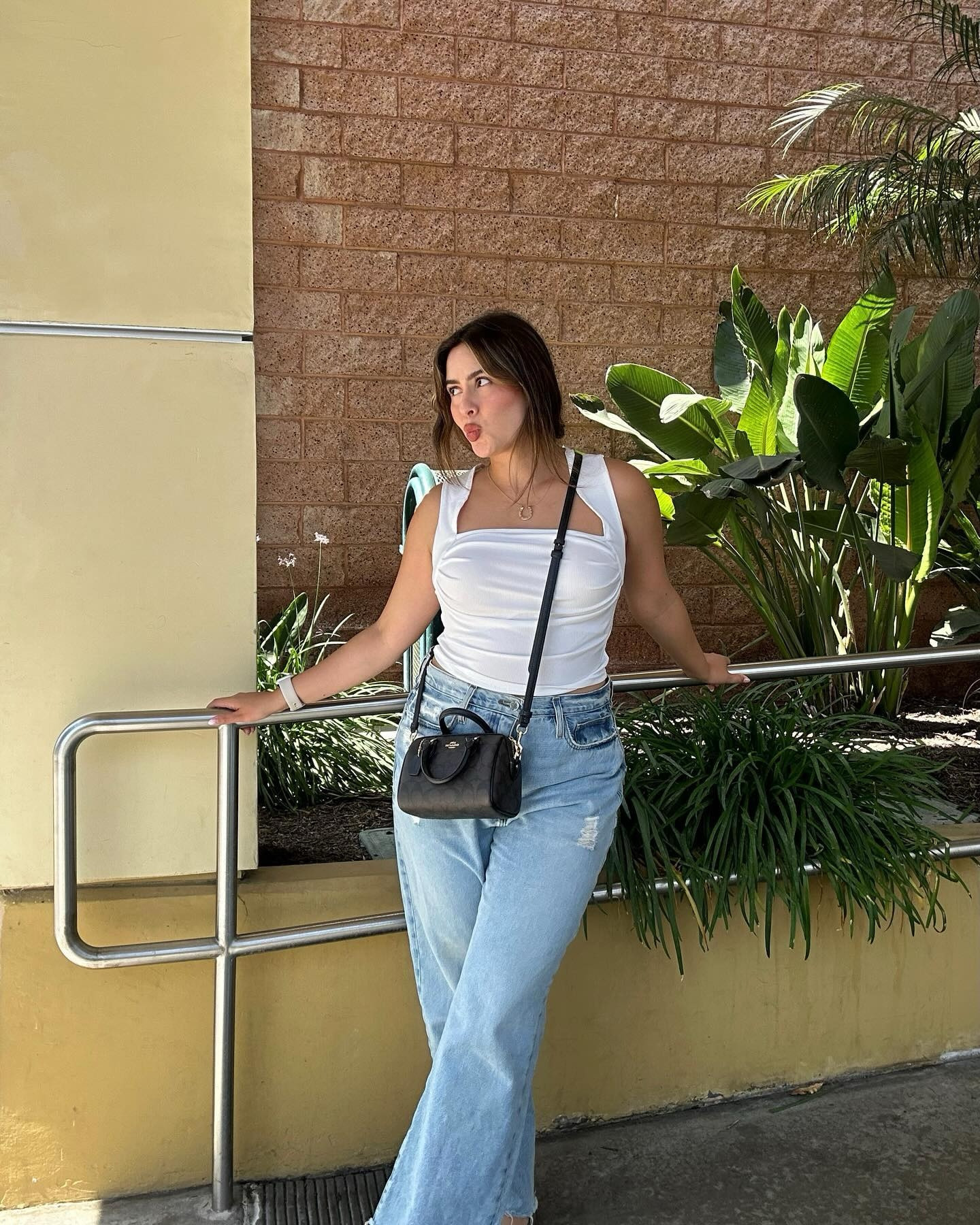The jeans must be comfy 🌿📚⛅️

#denimstyle #size8 #momjeans #casualoutfit #sincerelymonicaa #ocblogger #summeroutfits #cuteoutfits #framedenim

#LTKxNSale #LTKStyleTip #LTKSaleAlert