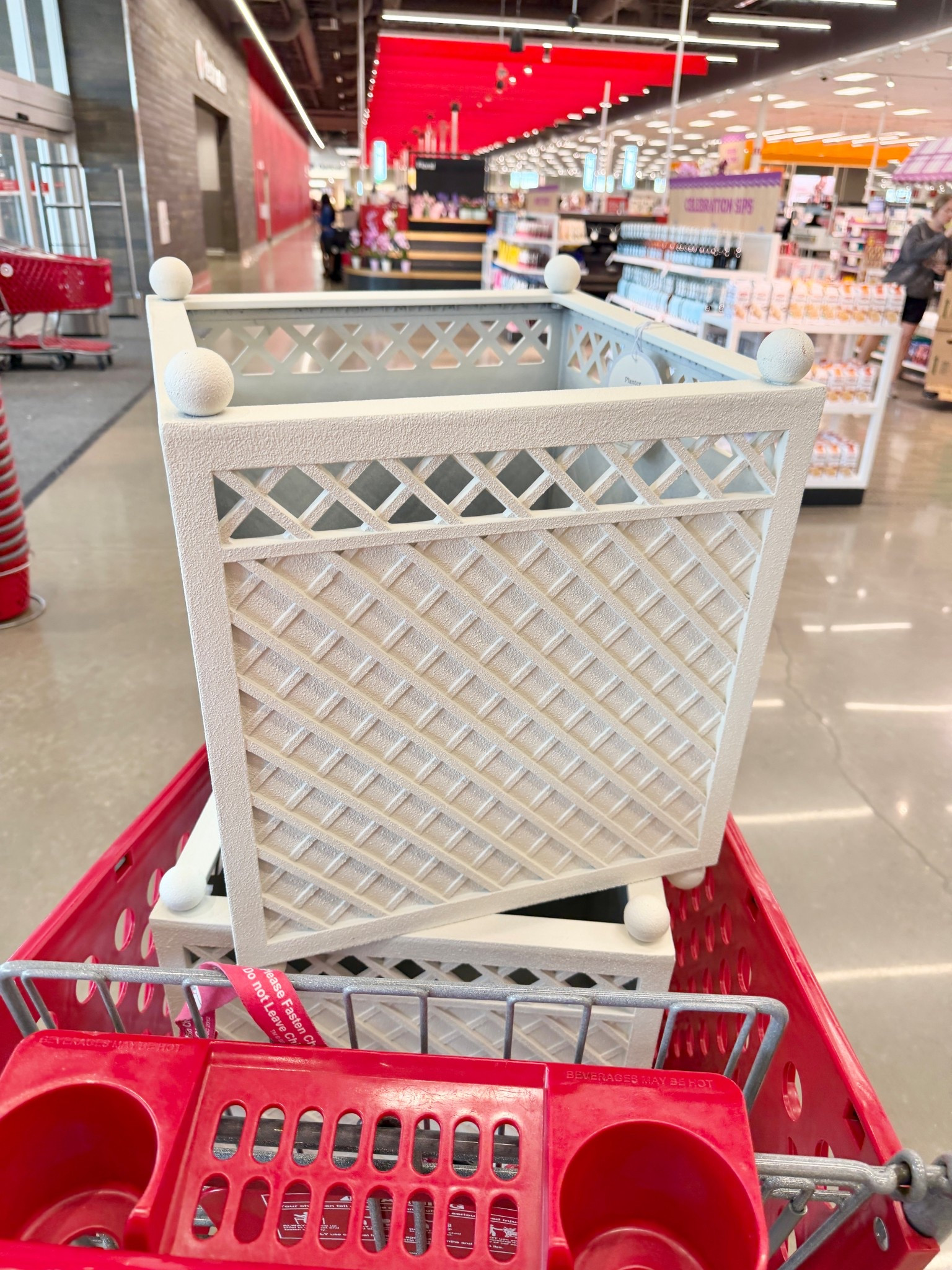 Lattice planters 🤍