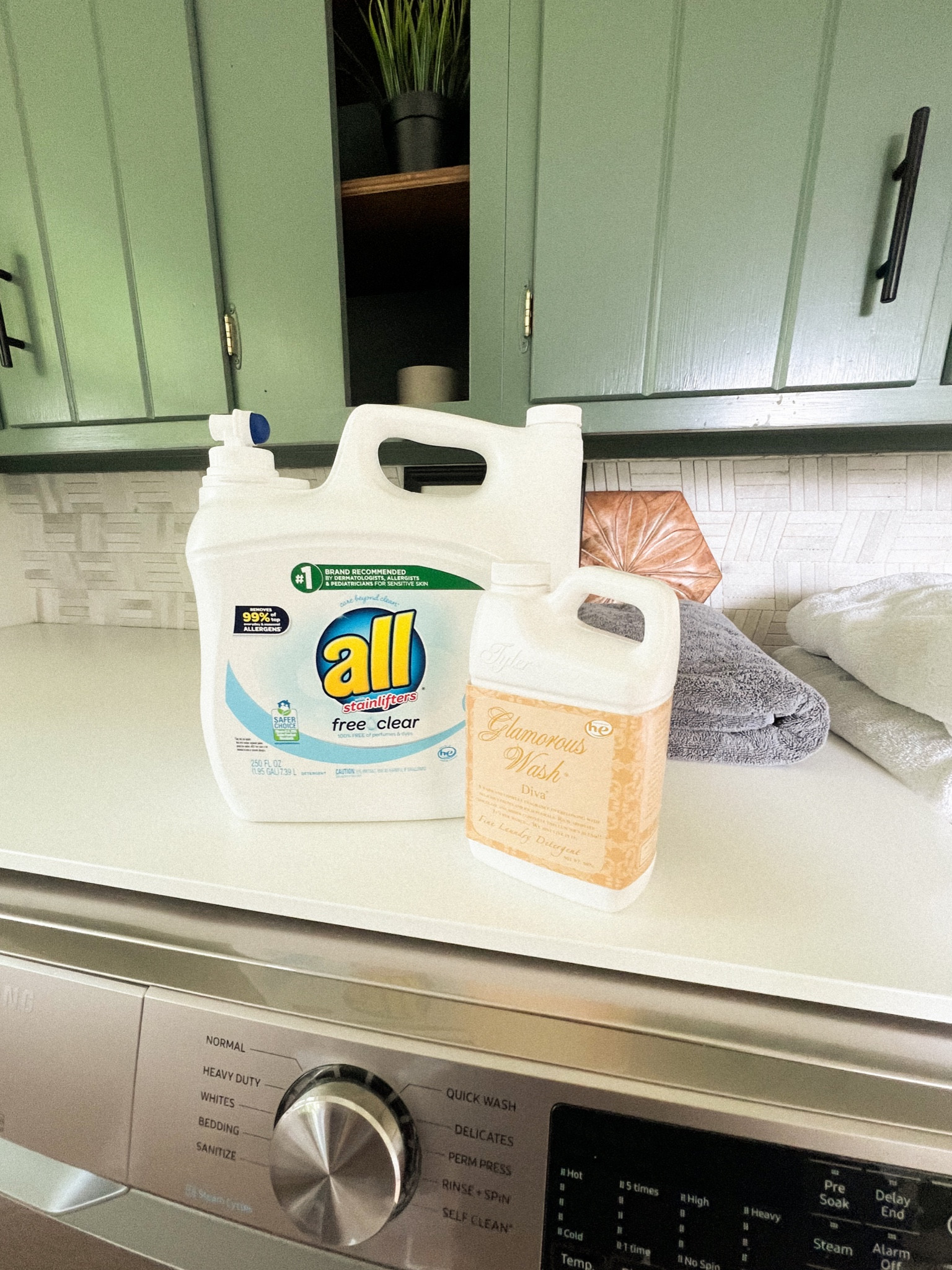 The BEST laundry detergent hack! Add the Glamorous wash to a big bottle of All Free and Clear to make your laundry smell AMAZING!🫧🧺✨🩵