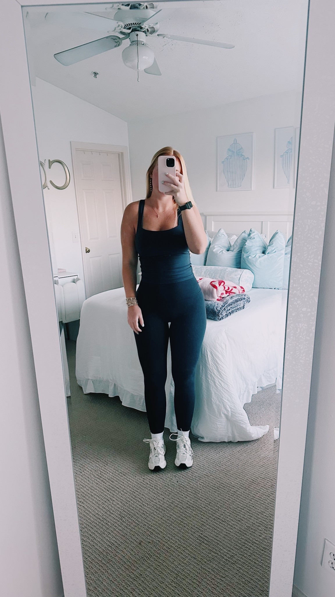 I love tank top and leggings season !!!