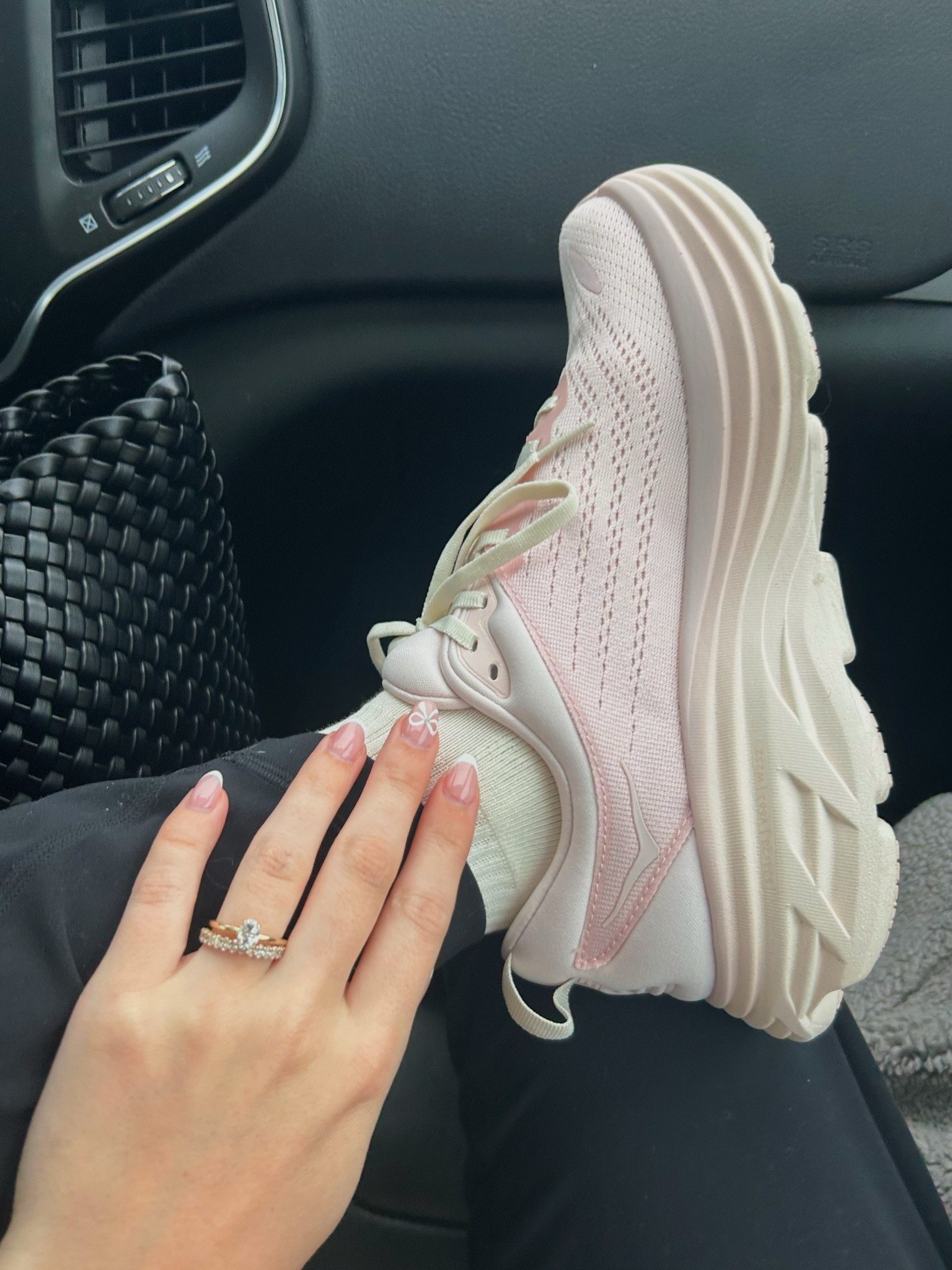 Hoka bondi 8 in cosmic pearll

#LTKworkwear #LTKsalealert #LTKActive