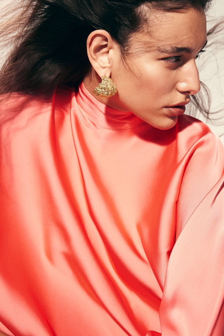 Textured hoop earrings - Gold-coloured - Ladies | H&M GB | H&M (UK, MY, IN, SG, PH, TW, HK)