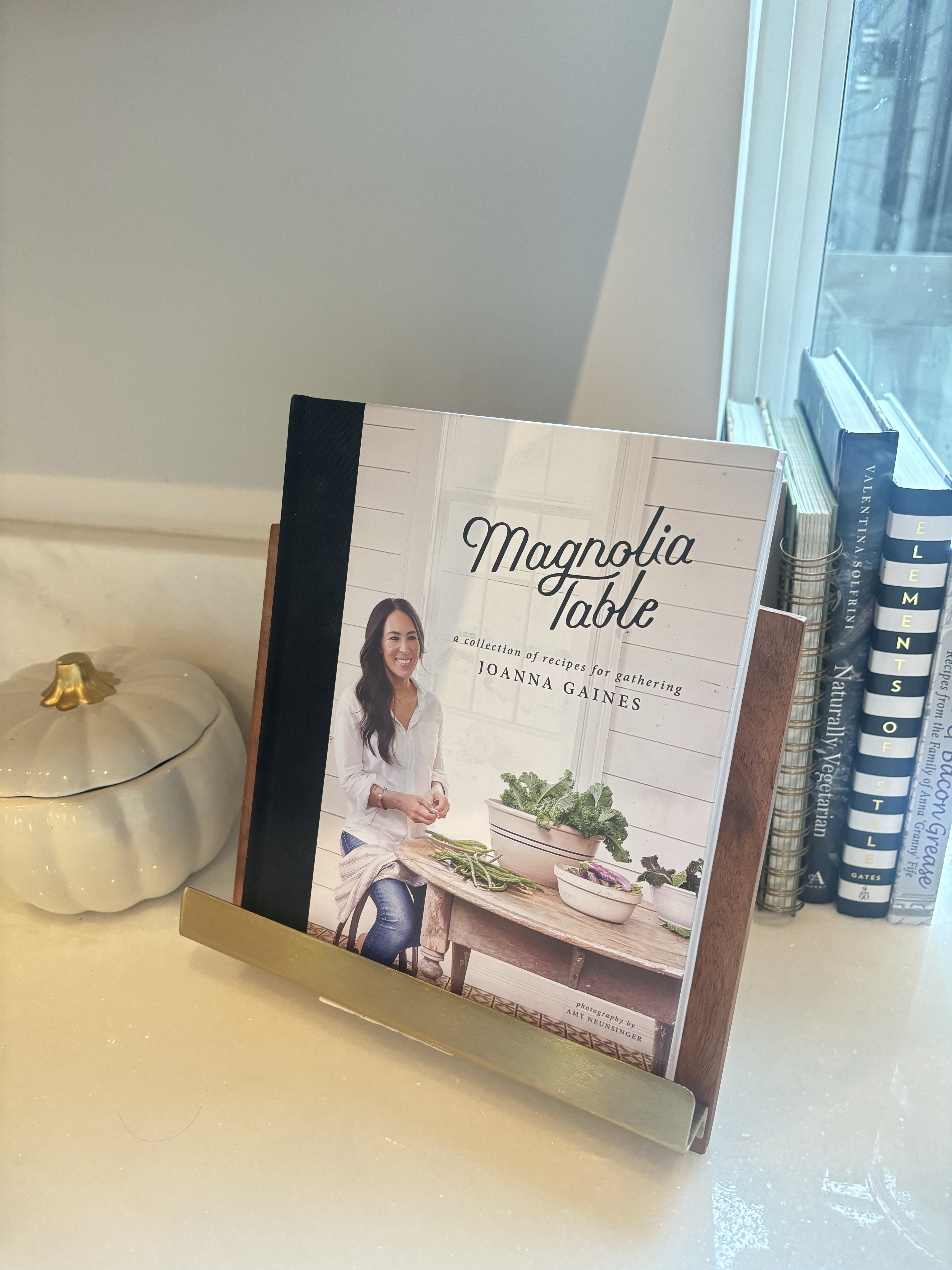 Kitchen decor. Cook book stand 

#target #amazon #kitchenfinds 