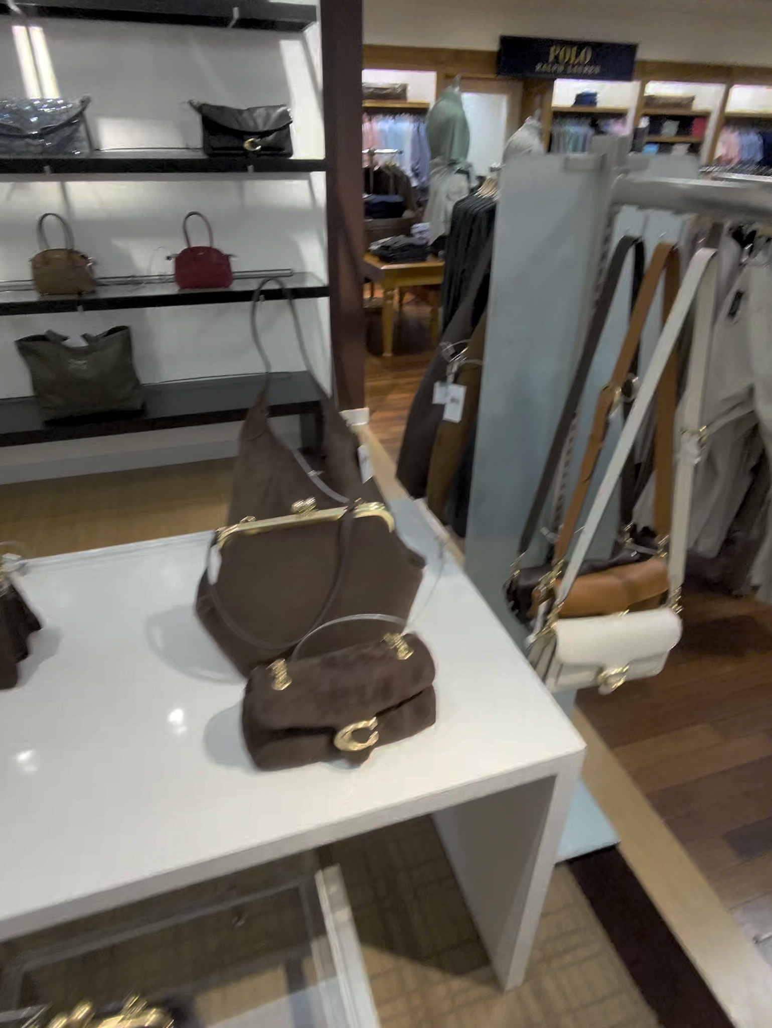 COACH + fall fashion = the perfect combination. 🍁 Timeless handbags, beautiful craftsmanship, and pieces you can carry season after season. #coachbags #fallhandbags #designerbags #falloutfits #handbags