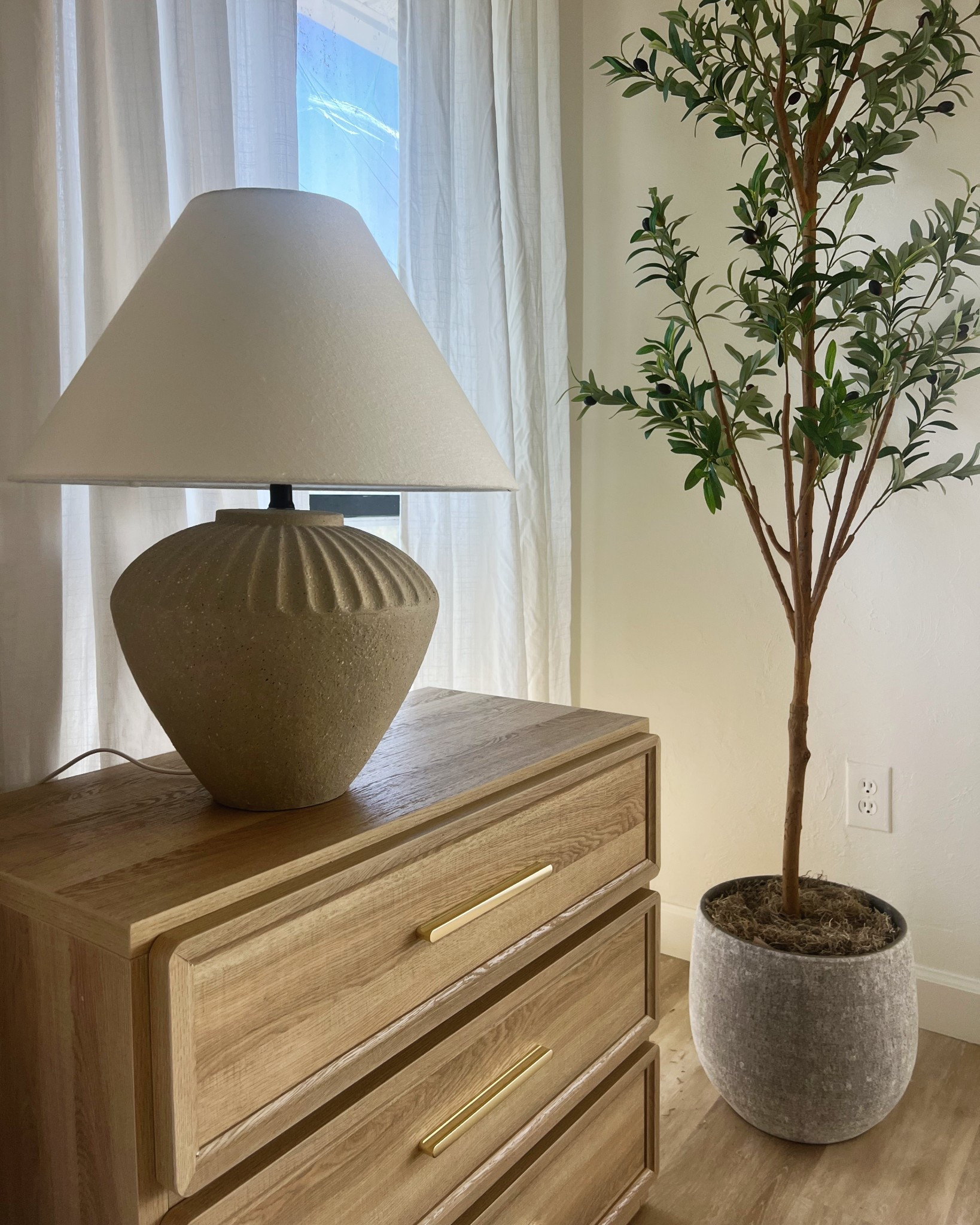 Nightstand 
Bedroom
Neutral home

#LTKHome