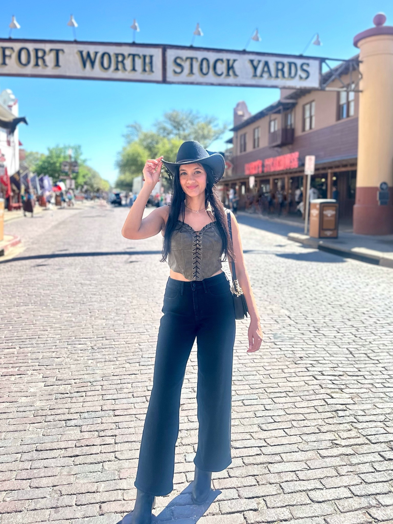 Wearing S in top

Rodeo outfit 

#LTKTravel #LTKFestival #LTKootd