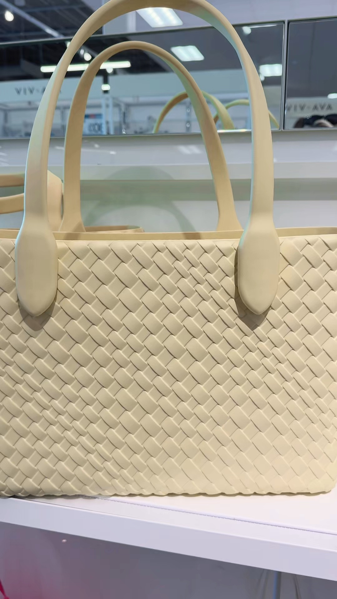 Yellow woven tote comes in pink and cream too!💛💕

