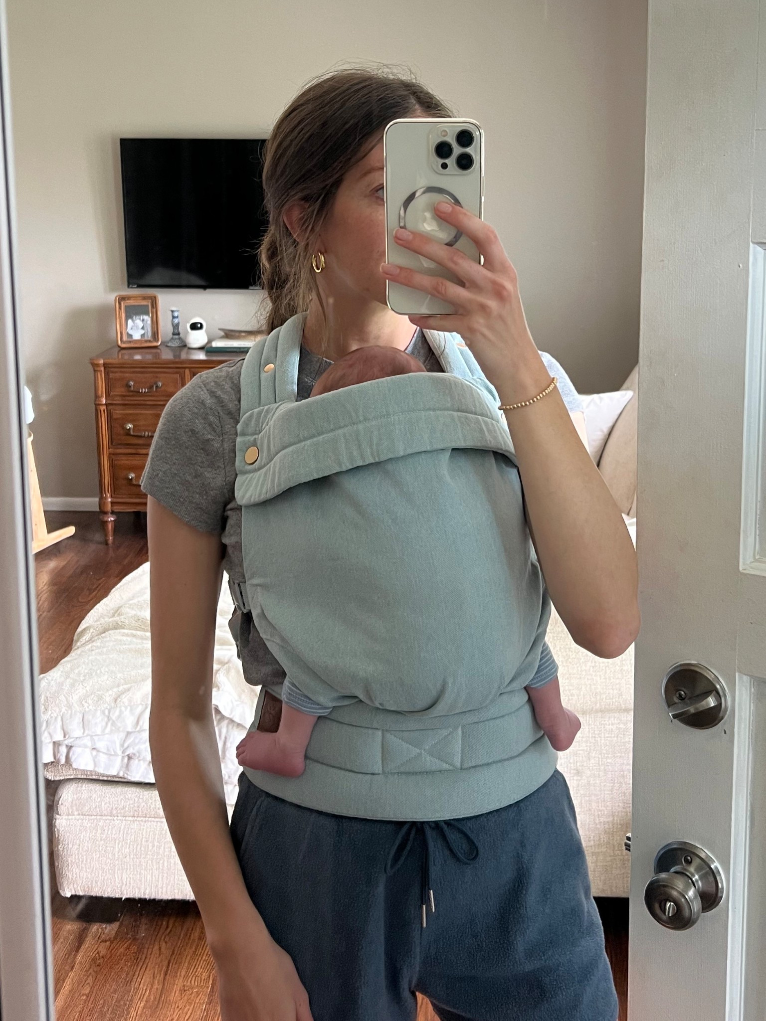 trying out this amazon carrier 🩵 love it so far! Such a good artipoppe and mabe dupe 🫢 quality is actually greatt

#LTKBump #LTKFindsUnder100 #LTKBaby