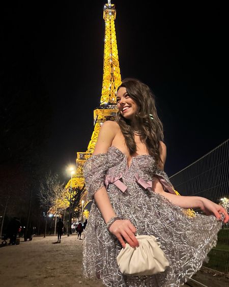 paris!!! #eiffeltower #forloveandlemons #semiformaldress #emilyinparis