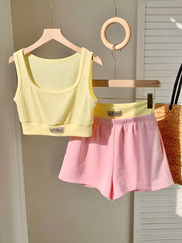 Comfortcana 2 Stücke Damen Sommer Set Mit Buchstaben-Muster Top Und Kontrastfarbigen Shorts, 2 Stücke Sommer Damen Outfit, Sommerurlaub Zwei-Teiler, Buttrig Gelb | SHEIN