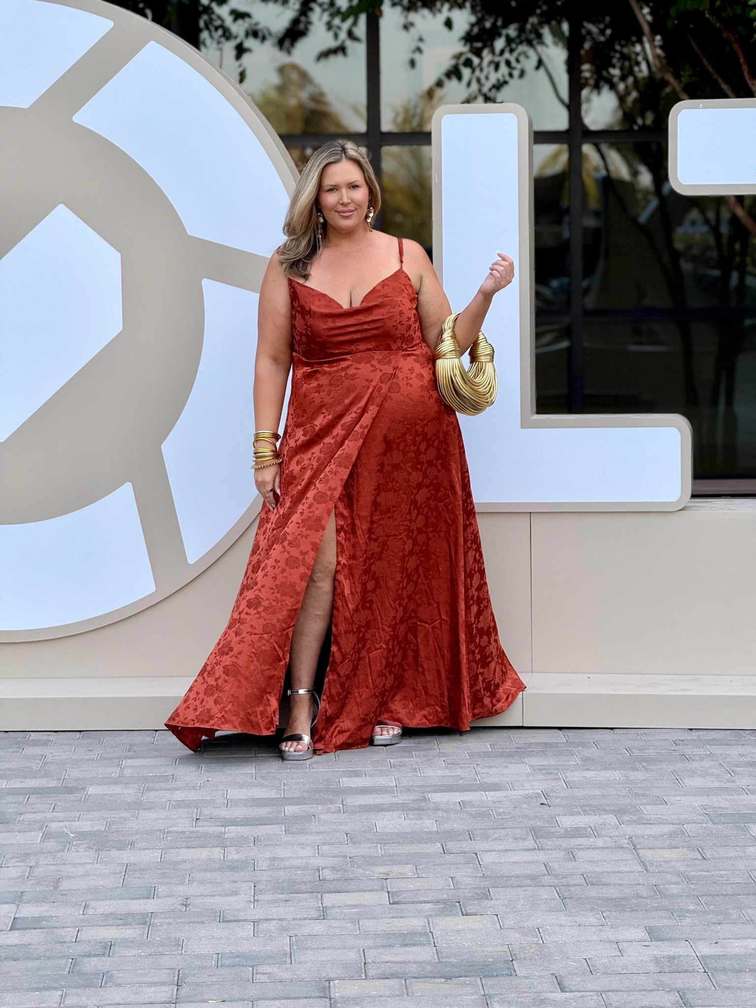 LTKCon Night 1 dress! I’m wearing the 2X and it runs generous! I have a little extra room in it just to keep in mind! 

Plus size fashion, occasion dresses, formal dress, ltkcon, evening wear, midsize fashion, lulus dress

#LTKPlusSize #LTKCon #LTKParties