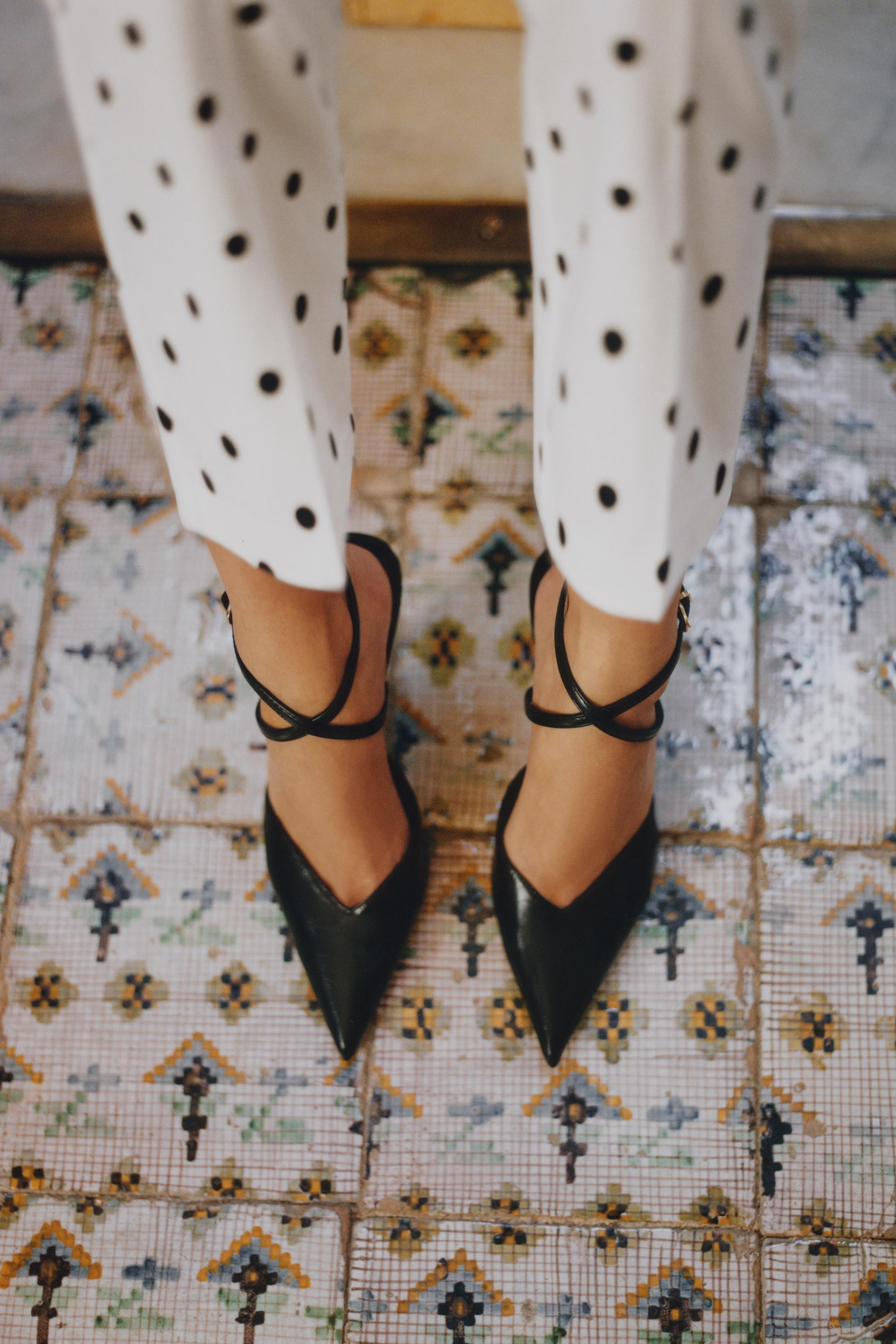 Model height: 181 cmHeeled slingback shoes. Criss-cross strap detail on the instep. Buckle fasten... | Zara UK