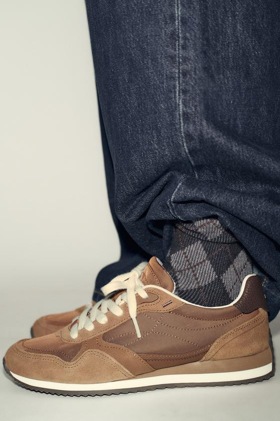 Running-style sneakers. Split leather details. Lace-up closure. Round toe.Sole height: 1.2 inches... | Zara US