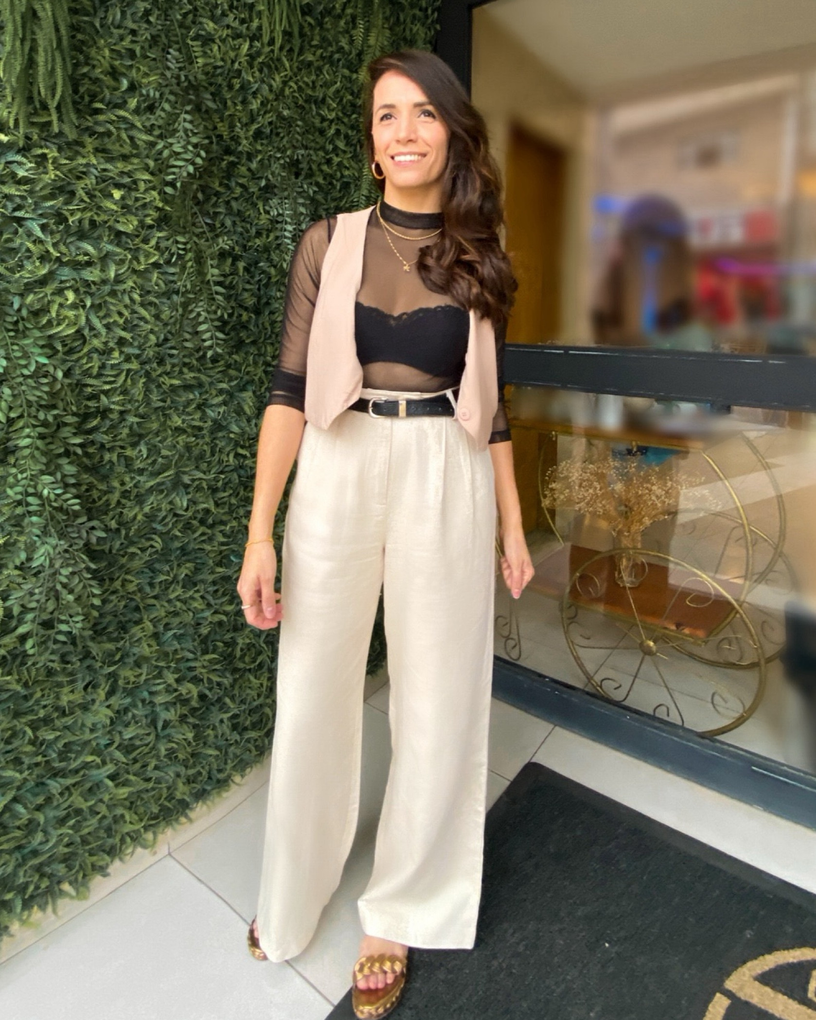 Colete além de ser usado como única na parte de cima , considero uma terceira peça estilosa. Sendo assim um coringa versátil para as meninas que amam o estilo contemporâneo. 

#LTKpromo #LTKbrasil #LTKdicadeestilo
