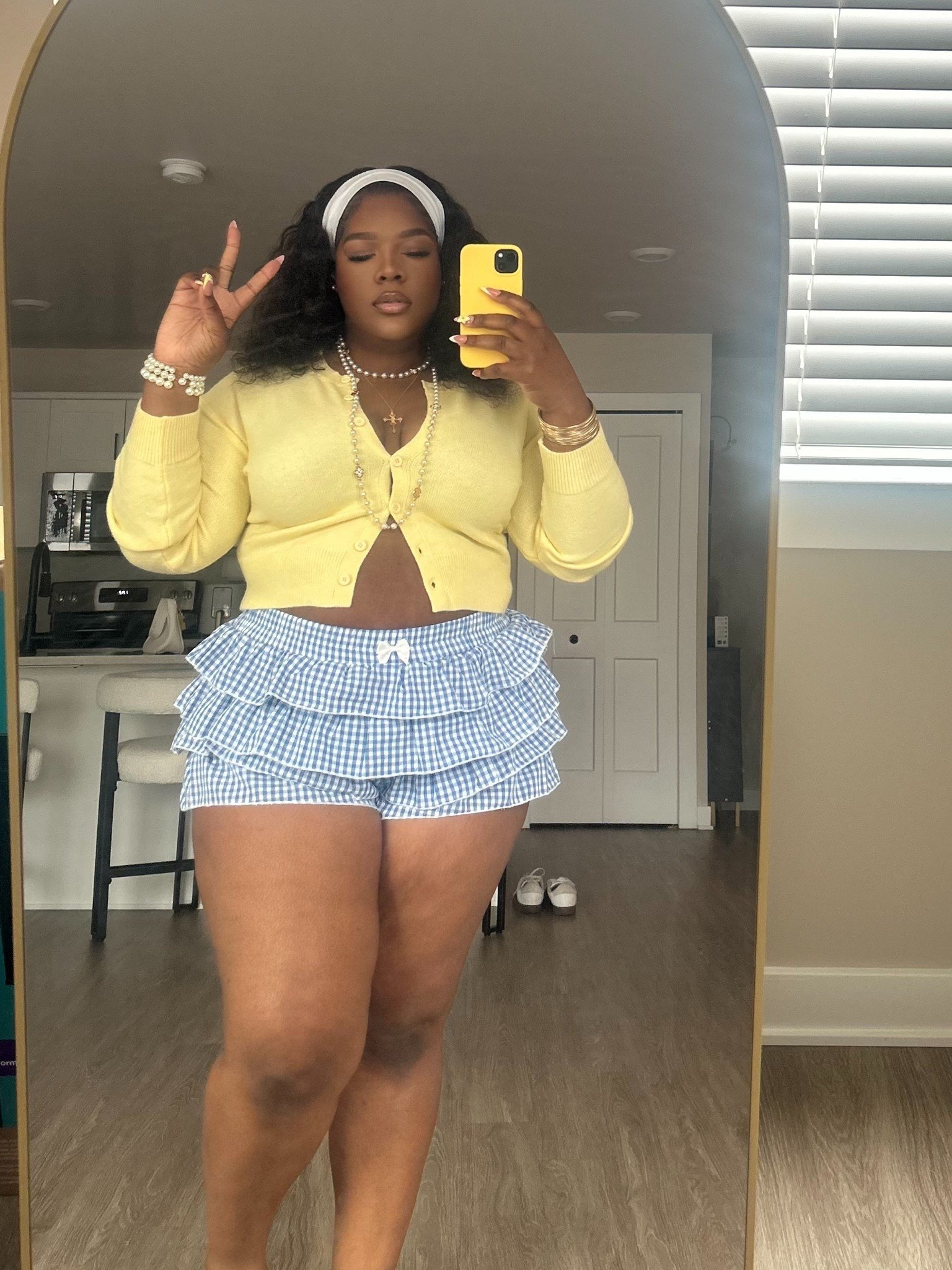 I’m wearing size Xl in the sweater, could have size down VERY STRETCHY!

1XL in the shorts