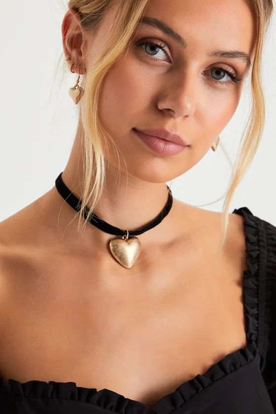 Loving Aesthetic Gold Heart Choker Necklace and Earring Set | Lulus (US)