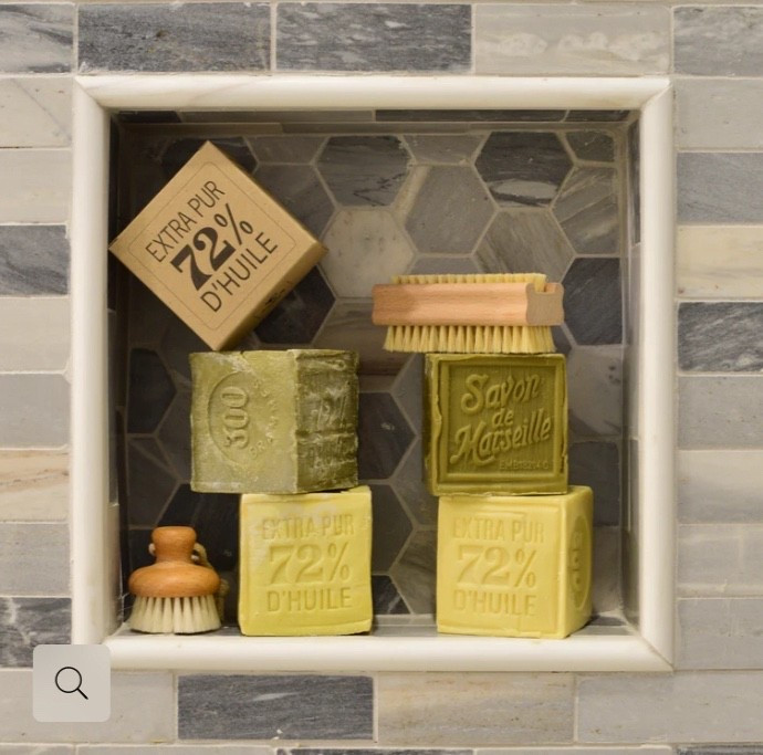 𝙰𝚞𝚝𝚑𝚎𝚗𝚝𝚒𝚌 𝚎𝚡𝚝𝚛𝚊 𝚙𝚞𝚛𝚎 𝙼𝚊𝚛𝚜𝚎𝚒𝚕𝚕𝚎 𝚜𝚘𝚊𝚙 𝚒𝚜 𝚌𝚛𝚊𝚏𝚝𝚎𝚍 𝚞𝚜𝚒𝚗𝚐 𝟷00% 𝚟𝚎𝚐𝚎𝚝𝚊𝚋𝚕𝚎 𝚘𝚒𝚕𝚜, 𝚌𝚊𝚛𝚎𝚏𝚞𝚕𝚕𝚢 𝚜𝚊𝚙𝚘𝚗𝚒𝚏𝚒𝚎𝚍 𝚒𝚗 𝚊 𝚝𝚛𝚊𝚍𝚒𝚝𝚒𝚘𝚗𝚊𝚕 𝚌𝚊𝚞𝚕𝚍𝚛𝚘𝚗 𝚋𝚢 𝚎𝚡𝚙𝚎𝚛𝚝 𝚜𝚘𝚊𝚙 𝚖𝚊𝚔𝚎𝚛𝚜 𝚏𝚘𝚕𝚕𝚘𝚠𝚒𝚗𝚐 𝚝𝚑𝚎 𝚌𝚕𝚊𝚜𝚜𝚒𝚌 "𝙼𝚊𝚛𝚜𝚎𝚒𝚕𝚕𝚊𝚒𝚜 𝚙𝚛𝚘𝚌𝚎𝚜𝚜." 𝚃𝚑𝚒𝚜 𝚟𝚎𝚐𝚊𝚗 𝚊𝚗𝚍 𝚎𝚌𝚘-𝚏𝚛𝚒𝚎𝚗𝚍𝚕𝚢 𝚜𝚘𝚊𝚙 𝚌𝚘𝚗𝚝𝚊𝚒𝚗𝚜 𝚗𝚘 𝚊𝚍𝚍𝚎𝚍 𝚏𝚛𝚊𝚐𝚛𝚊𝚗𝚌𝚎𝚜, 𝚙𝚛𝚎𝚜𝚎𝚛𝚟𝚊𝚝𝚒𝚟𝚎𝚜, 𝚍𝚢𝚎𝚜, 𝚘𝚛 𝚌𝚑𝚎𝚖𝚒𝚌𝚊𝚕𝚜, 𝚊𝚗𝚍 𝚒𝚜 𝚌𝚘𝚖𝚙𝚕𝚎𝚝𝚎𝚕𝚢 𝚏𝚛𝚎𝚎 𝚘𝚏 𝚙𝚊𝚕𝚖 𝚘𝚒𝚕. 𝙴𝚡𝚙𝚎𝚛𝚒𝚎𝚗𝚌𝚎 𝚝𝚑𝚎 𝚗𝚊𝚝𝚞𝚛𝚊𝚕 𝚙𝚞𝚛𝚒𝚝𝚢 𝚊𝚗𝚍 𝚐𝚎𝚗𝚝𝚕𝚎 𝚌𝚊𝚛𝚎 𝚘𝚏 𝚐𝚎𝚗𝚞𝚒𝚗𝚎 𝚂𝚊𝚟𝚘𝚗 𝚍𝚎 𝙼𝚊𝚛𝚜𝚎𝚒𝚕𝚕𝚎.

#LTKHoliday #LTKU #LTKHome