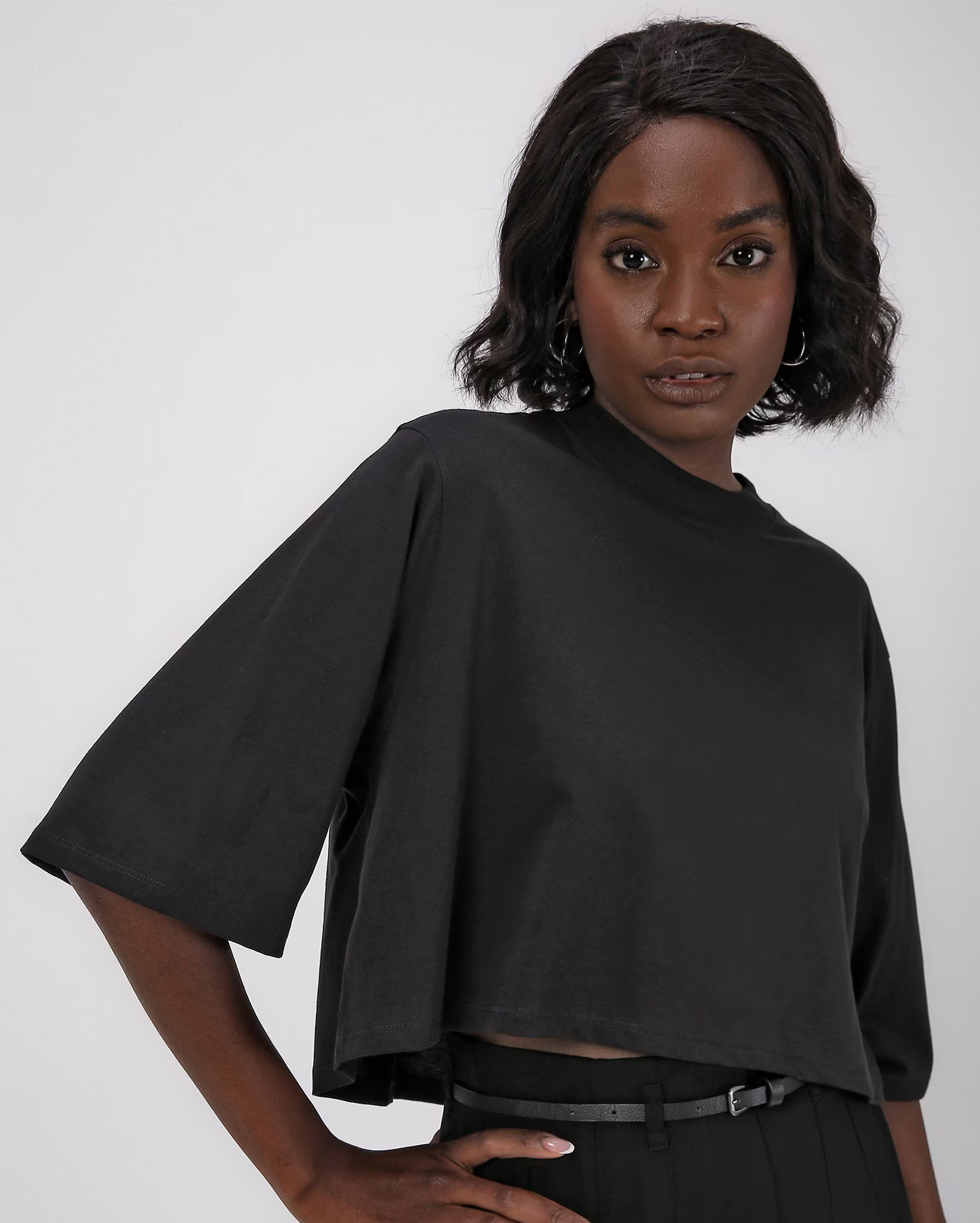 Camiseta feminina com manga oversized preta - Preto |  Pool Premium | Riachuelo (BR)