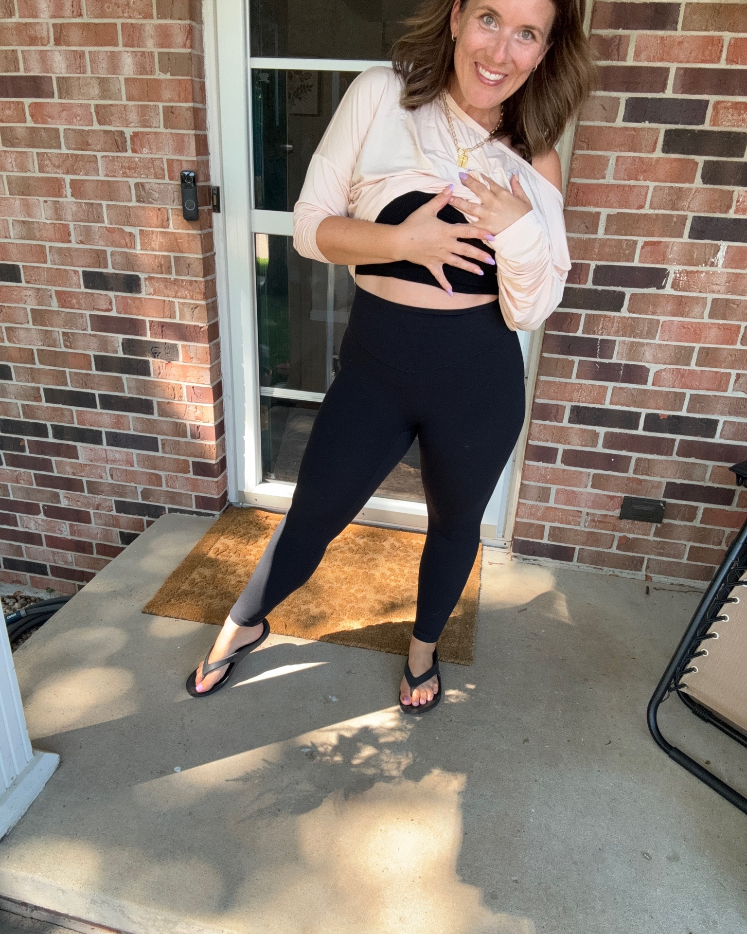 Tummy Control yoga Leggings that have booty lifting and no front or side seams 
#yogaleggings