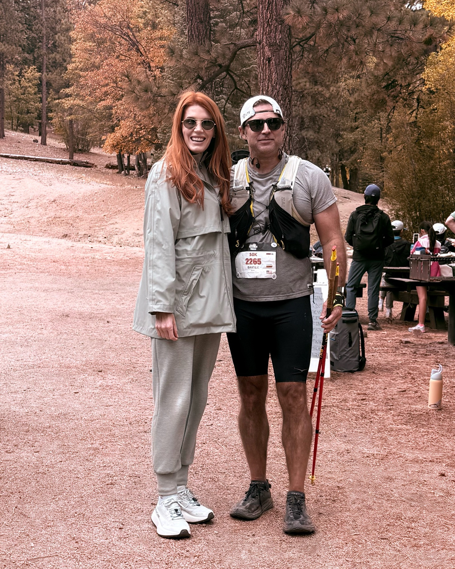 Congratulations, @baxterbox 🏃 The Kodiak UTMB 50K 
Flip to watch a day in my life when Baxter is racing.
I wear elevated casual activewear for these days and layer because the weather changed quite a bit.
