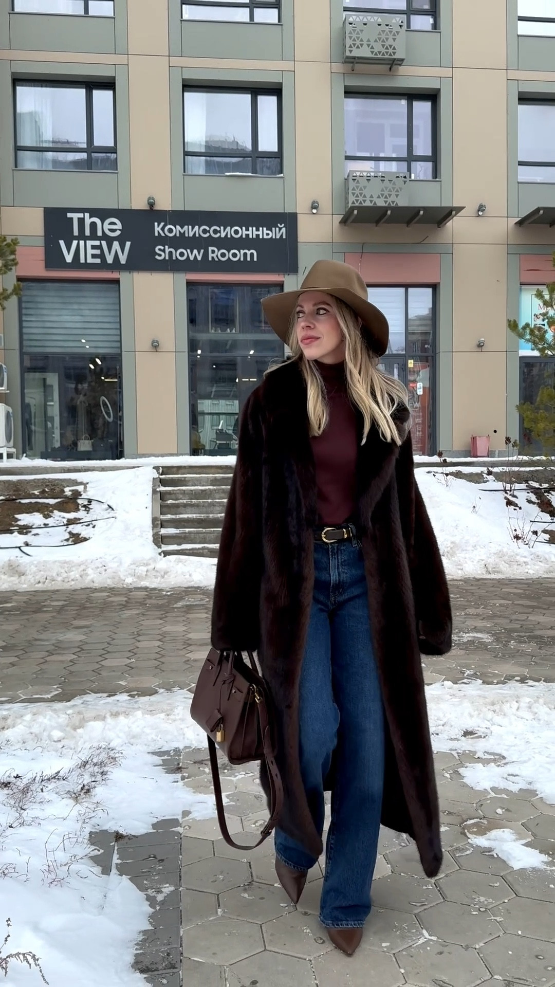 Dark brown fur coat, fur coat with jeans, brown wool hat, AGOLDE straight leg dark wash jeans 

#LTKOver40 #LTKSeasonal #LTKootd