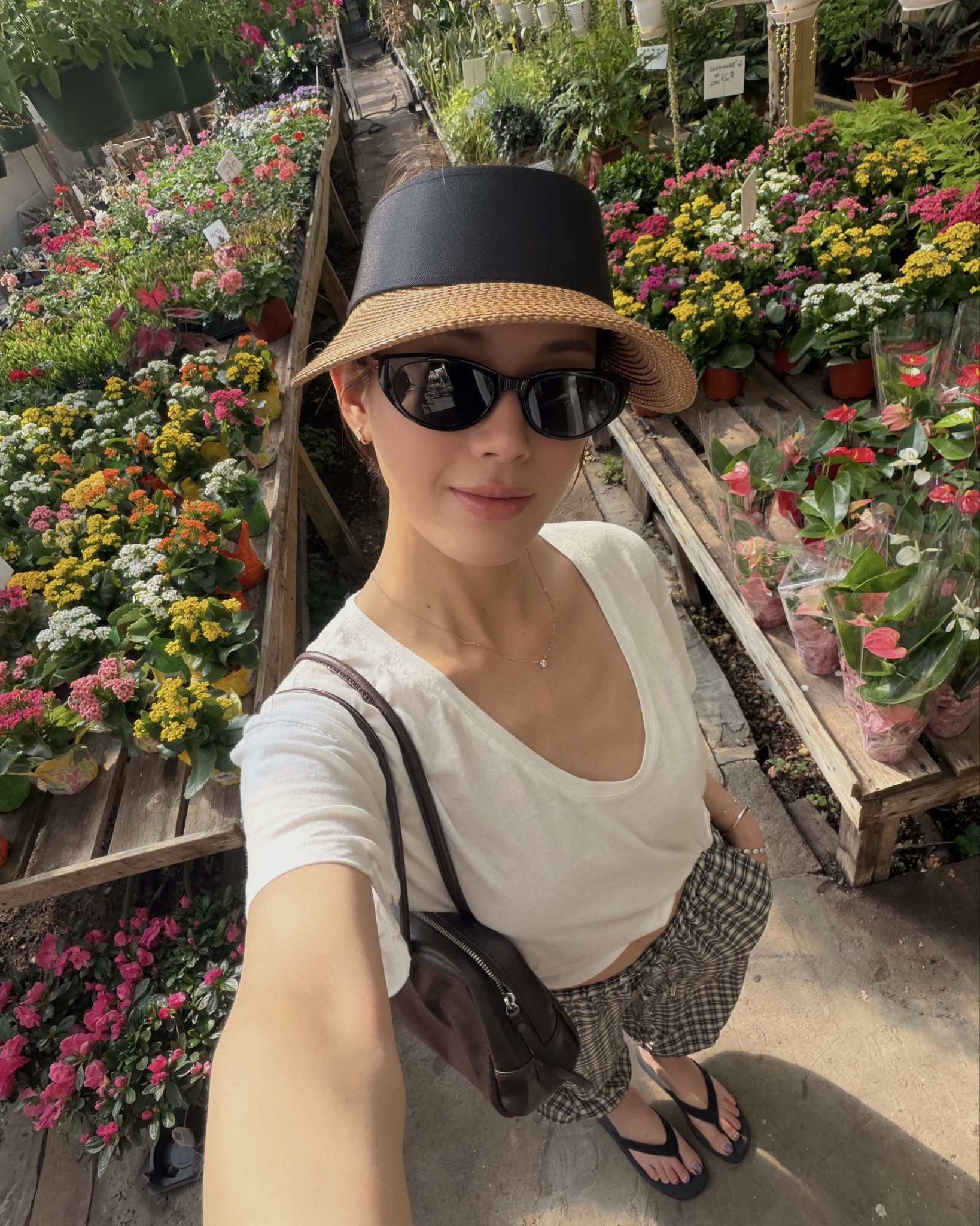 Spent the afternoon picking out plants 🌿

T-shirt - size s
pants - size xs
flip-flop - size 8


#LTKpetite #LTKover50style #LTKasia