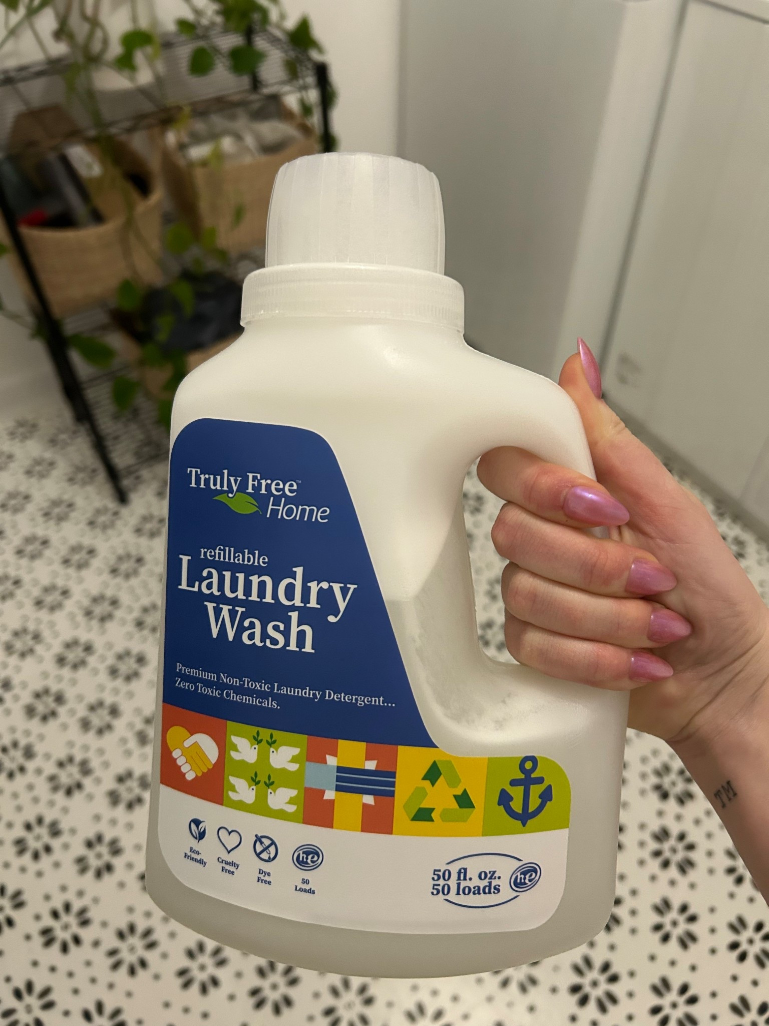 Fave non toxic laundry detergent. I still use Molly suds but this makes the clothes smell like that “signature smell” without all
The harsh chemicals and fragrances 