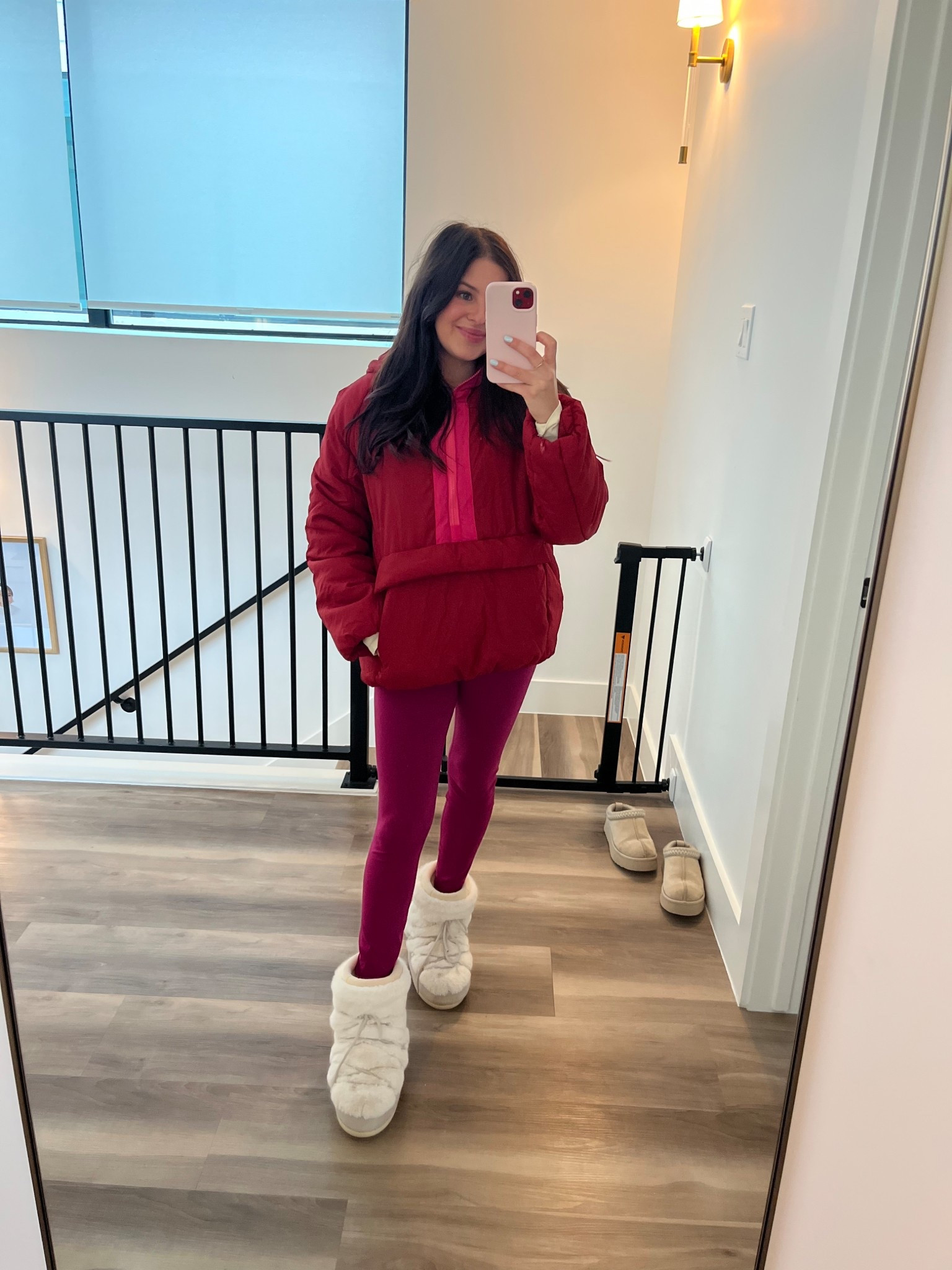 One of the best free people inspired jackets from Amazon to date! This jacket keeps you WARM and has a hood. Wearing in the deep red size S but loving the blue as well! Paired with butterluxe leggings. 