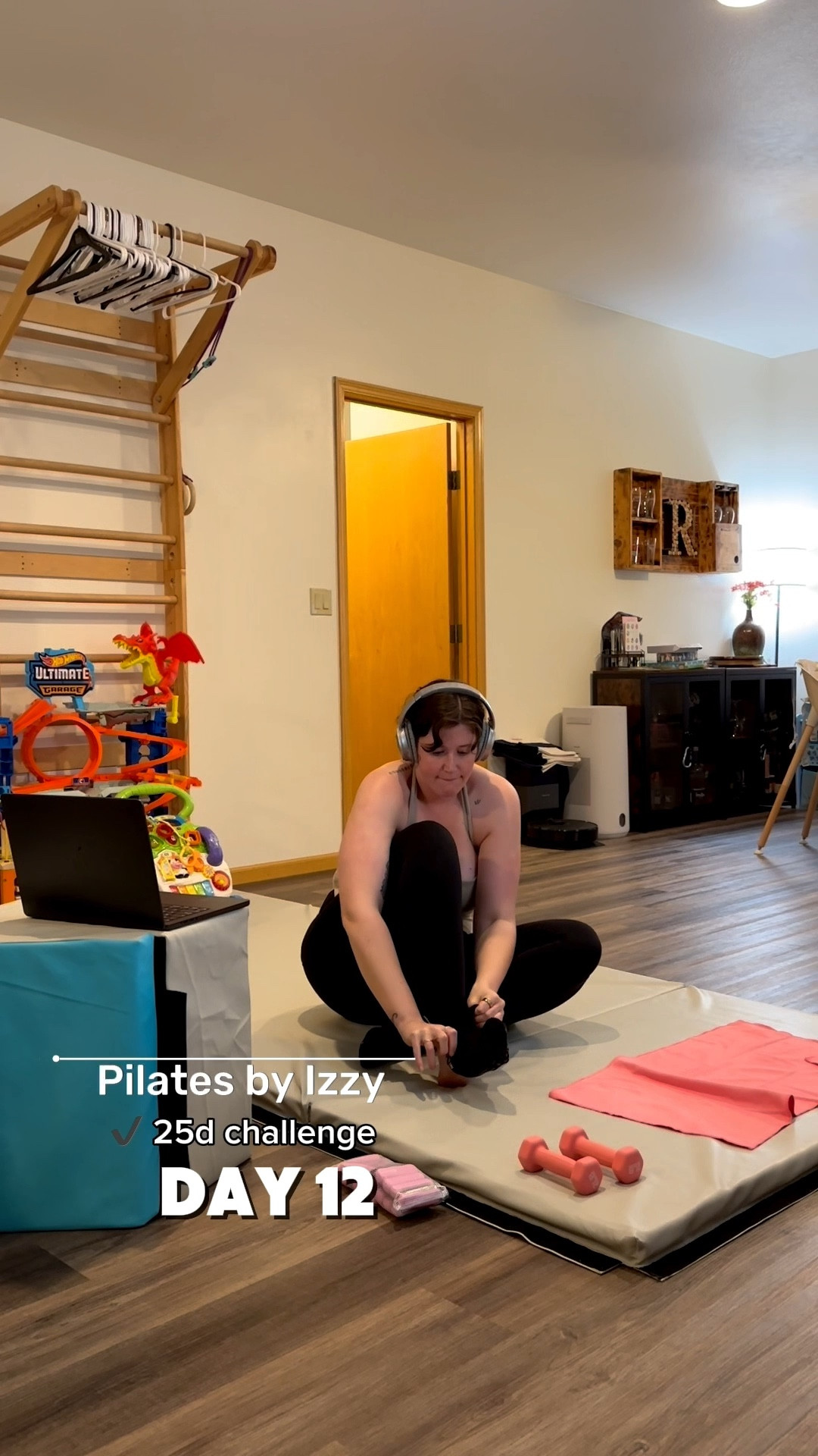 day 12 of the pilates by izzy challenge in my favorite workout top from @Aerie 

#LTKfitnessgoals #LTKootd #LTKActive