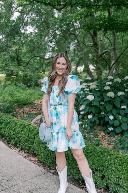 The perfect blues dress! So flattering and flowy! I wearing a size small

Shift dress// saddle bag// statement sleeves 

#LTKSeasonal #LTKItBag #LTKStyleTip