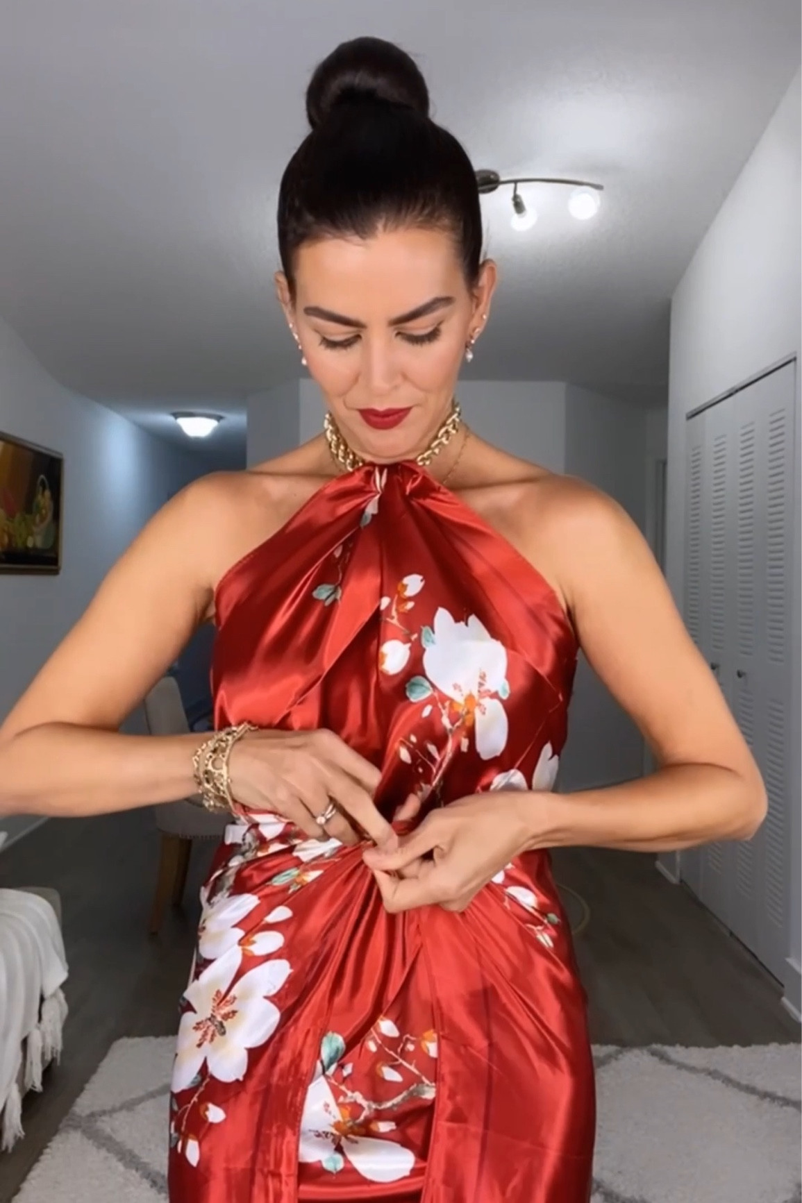 Scarves are 35” and they come in a pack of 4. Very affordable. Shapewear in size S. Im using a removable chain purse strap as a necklace, but any sturdy chain necklace can work. 

 I am 5’7” | 126 pounds 

#LTKstyletip 

#LTKU #LTKSeasonal