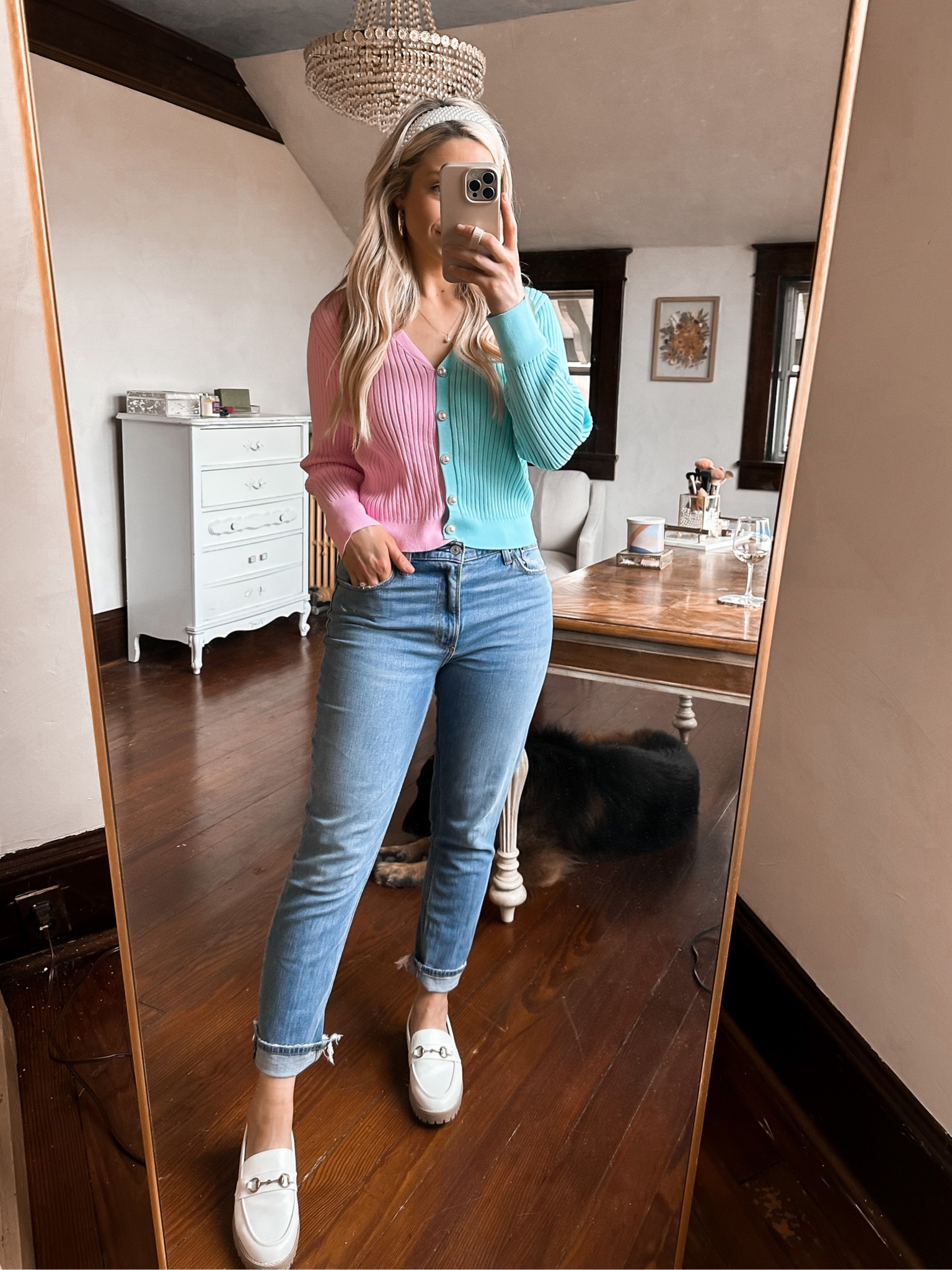 Cutest Pearl button cardigan, wearing size M. Use code ALEXISPAIGE for 15% off!
 Could’ve done a small, I just worried about the bust being too tight
Abercrombie jeans + target find loafers


#LTKFind