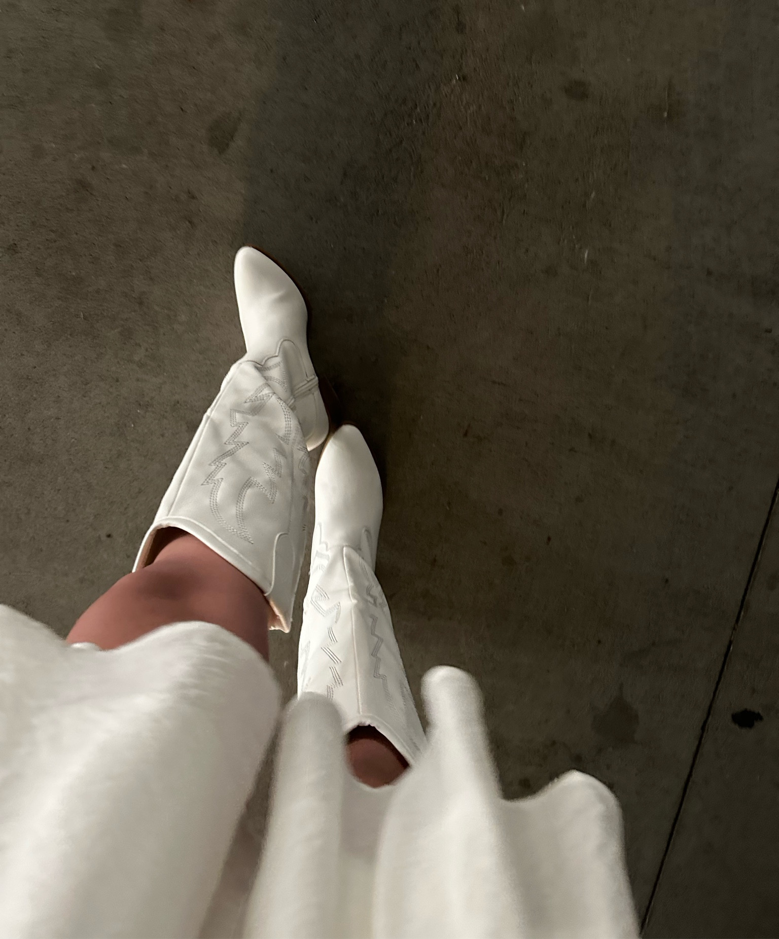 The most comfortable white cowboy boots! Perfect height (even for a shorty)🤍
Country concert

#LTKunder100 #LTKstyletip #LTKshoecrush