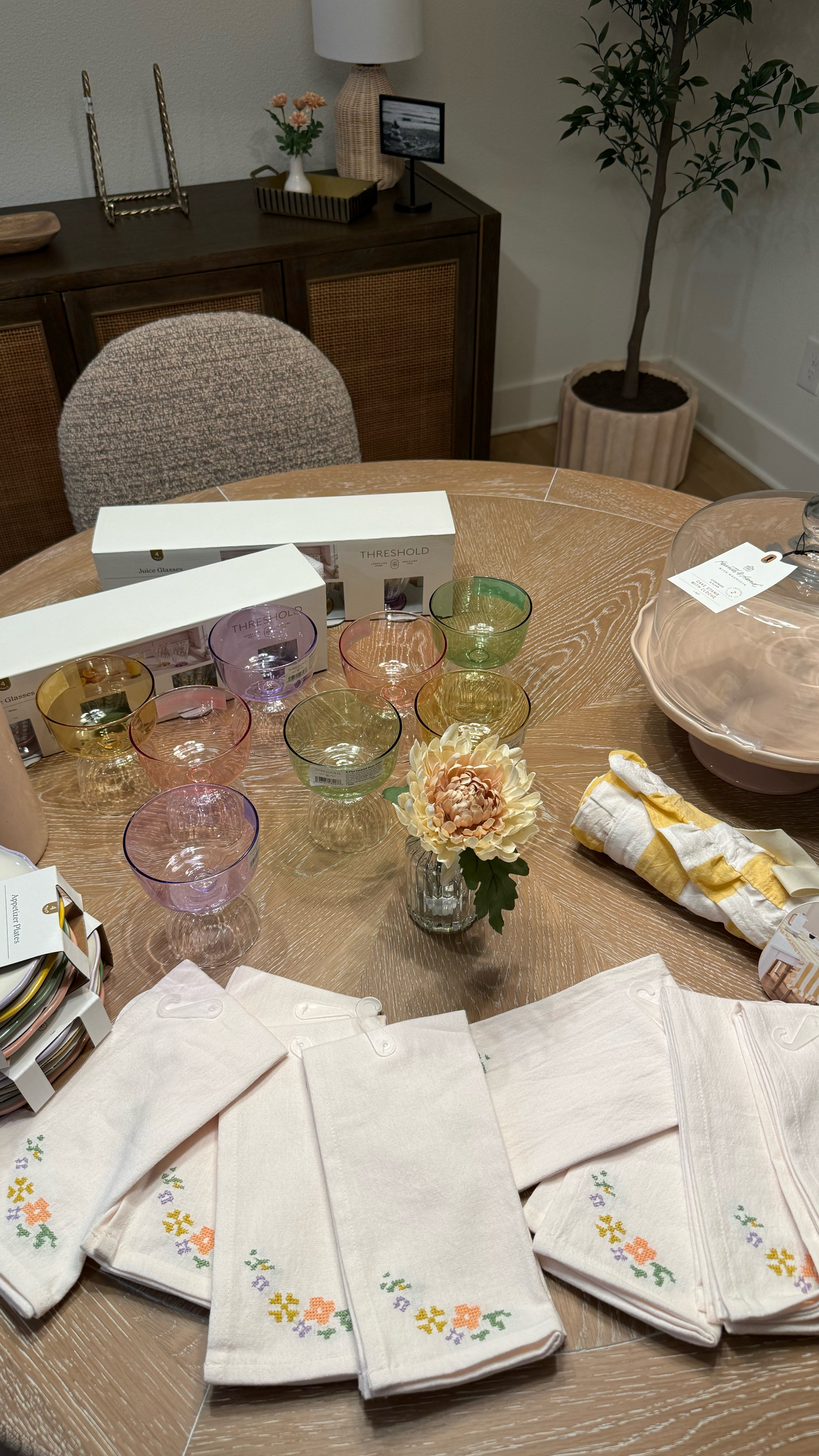 the cutest easter tablescape!

#LTKHome #LTKParties #LTKStyleTip