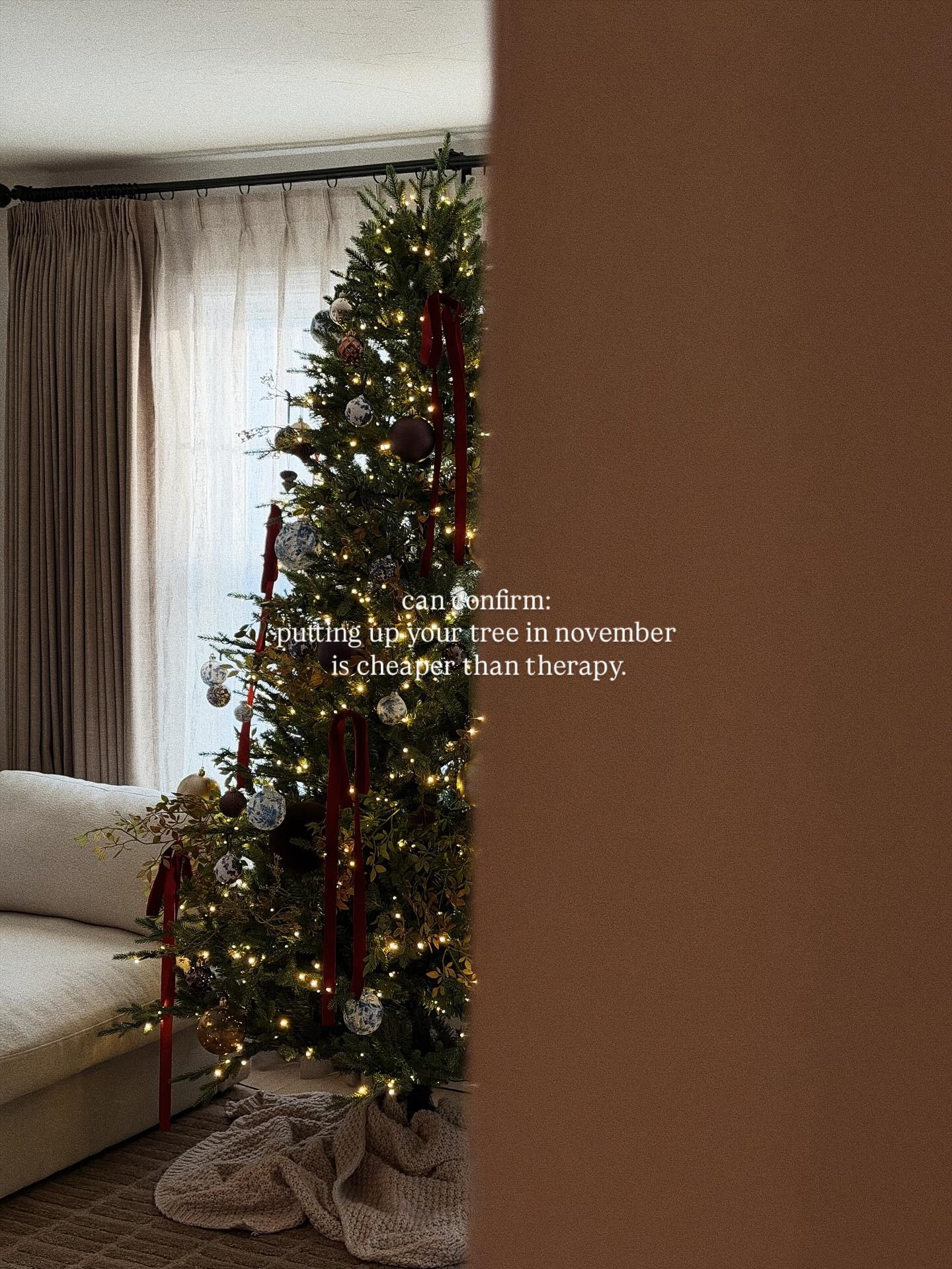 christmas tree styling inspo 🎄

chinoiserie ornaments
lowe’s twinkling tree
red bows 
walmart ornaments 

#LTKHome #LTKFindsUnder50 #LTKHoliday