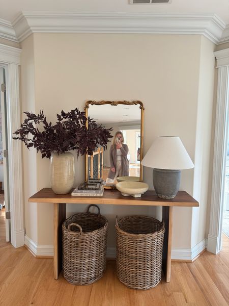 Console table styling idea!

Console table styling, console table, vase, home decor, table lamp, basket, book, baskets, cardigan, travel outfit, 

#LTKGiftGuide #LTKhome #LTKsalealert