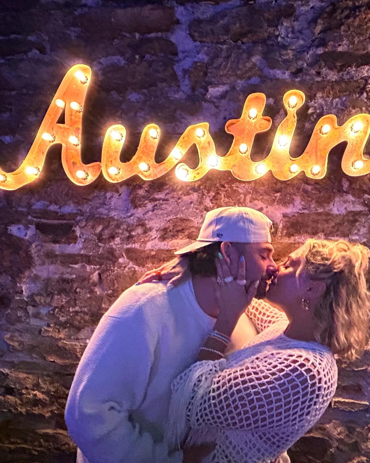 ATX 🤠👢🌆🐄🦇🎶🛸
.
Shout out to my in laws for taking us to Texas for Brochu family vacay, year 5 was the best yet! 🥰 Loved the city, love you all more 😘