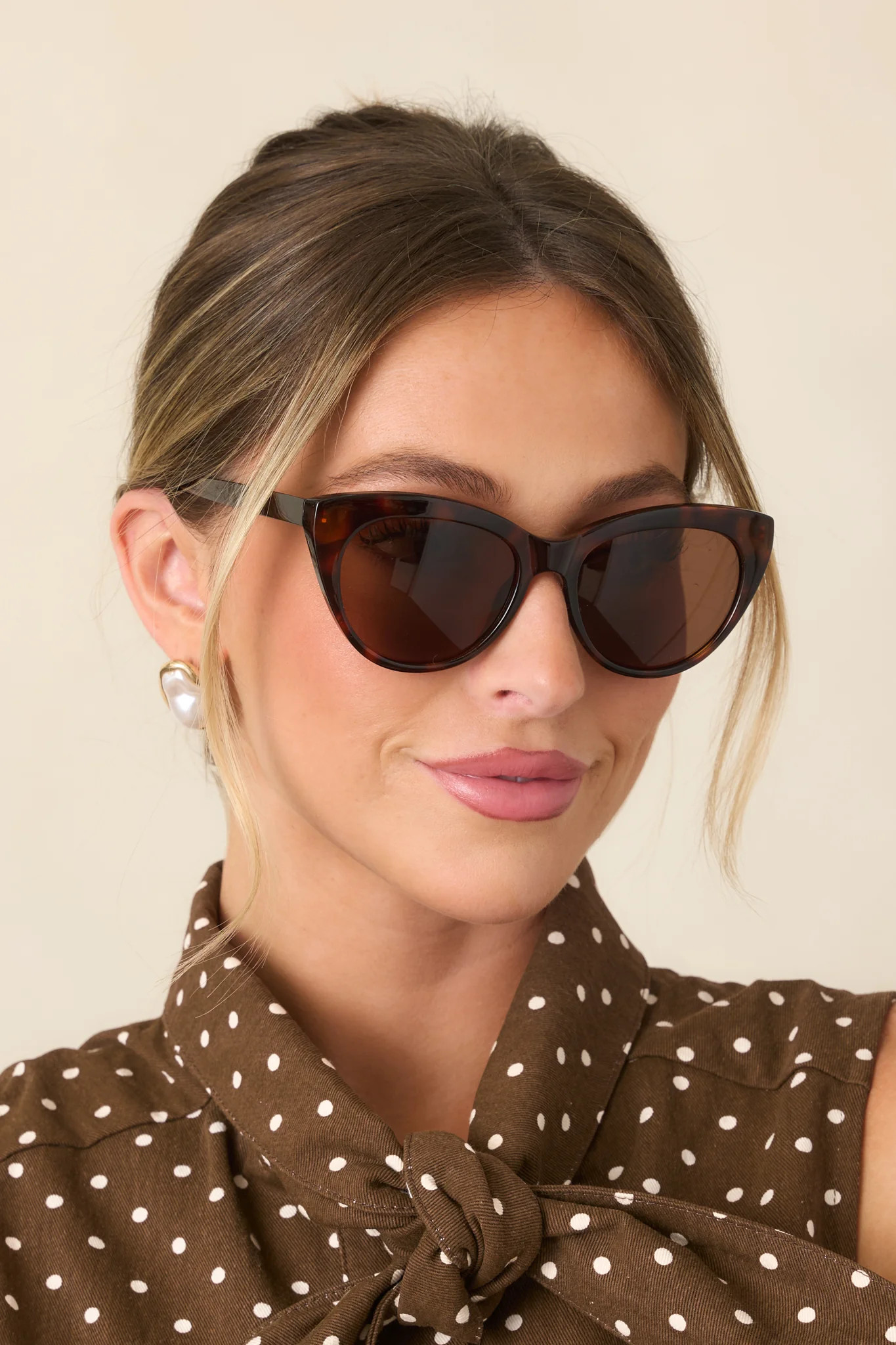 Here Comes the Sun Tortoise Dark Brown Rounded Cat-Eye Sunglasses | Red Dress