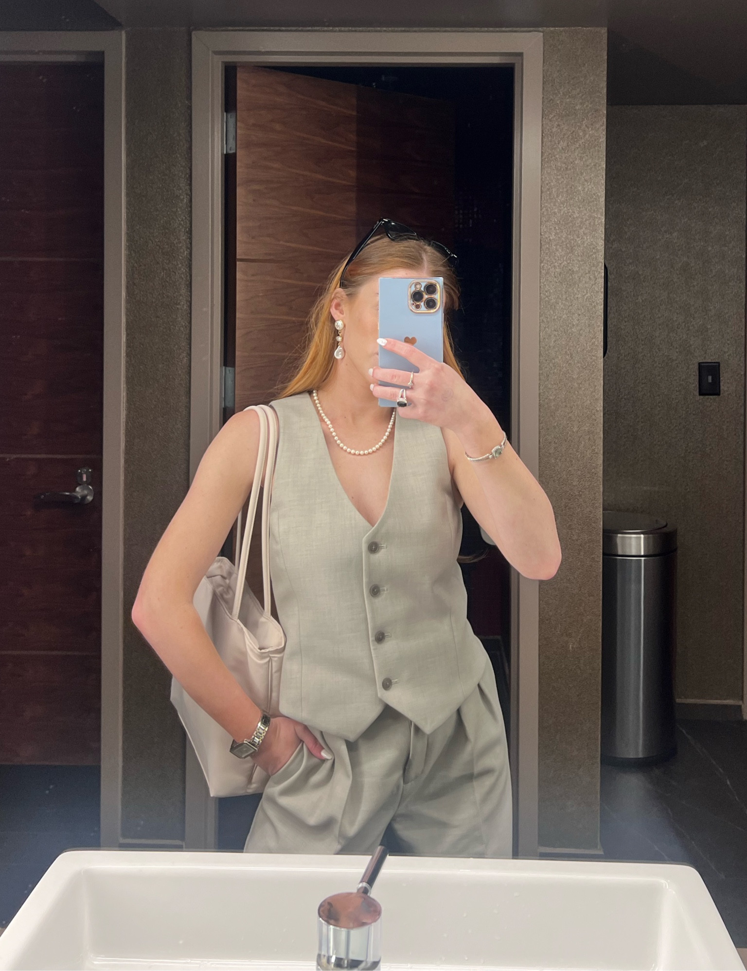 Aritzia founder pants and Pesci vest ~ ➡️ 
➡️ sizing: zero in pants and two in vest 