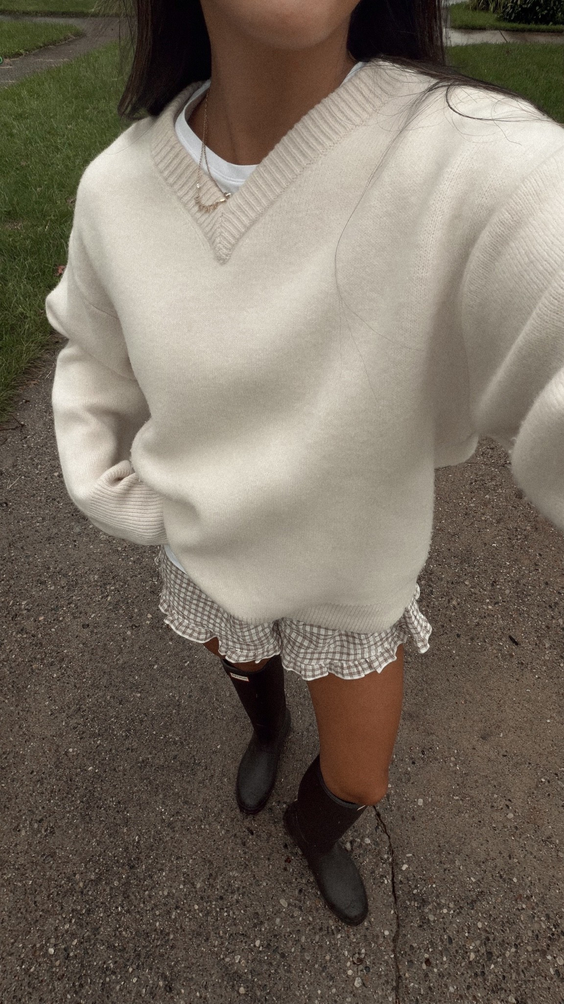Rainy day #ootd! Broke out my chocolate brown rain boots! Love these $15 cotton shorts so much.

#LTKootd #LTKgrwm