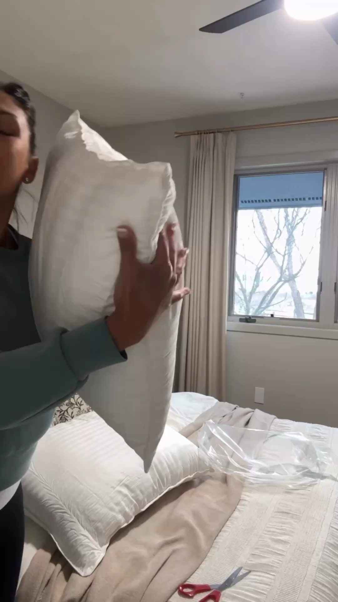 You know that one thing you didn’t realize was ruining your sleep… until you replaced it? 🤍
Yeah… it was my pillow.

I kept waking up with a stiff neck, constantly fluffing it, flipping it—nothing worked. Finally switched to this one and the difference was *immediate*. Better sleep, no neck pain, and it actually holds its shape (!!!)

If you’re not sleeping well, don’t overcomplicate it—start here.

Trust me, your bed will feel like a whole upgrade without changing anything else.
#pillow #bedding #bettersleepstartshere #bettersleep #pillowupgrade

#LTKHome